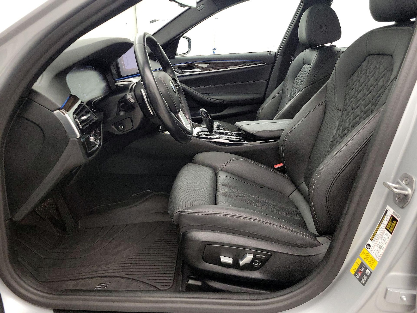 2021 BMW 5 Series 530e - Photo 12