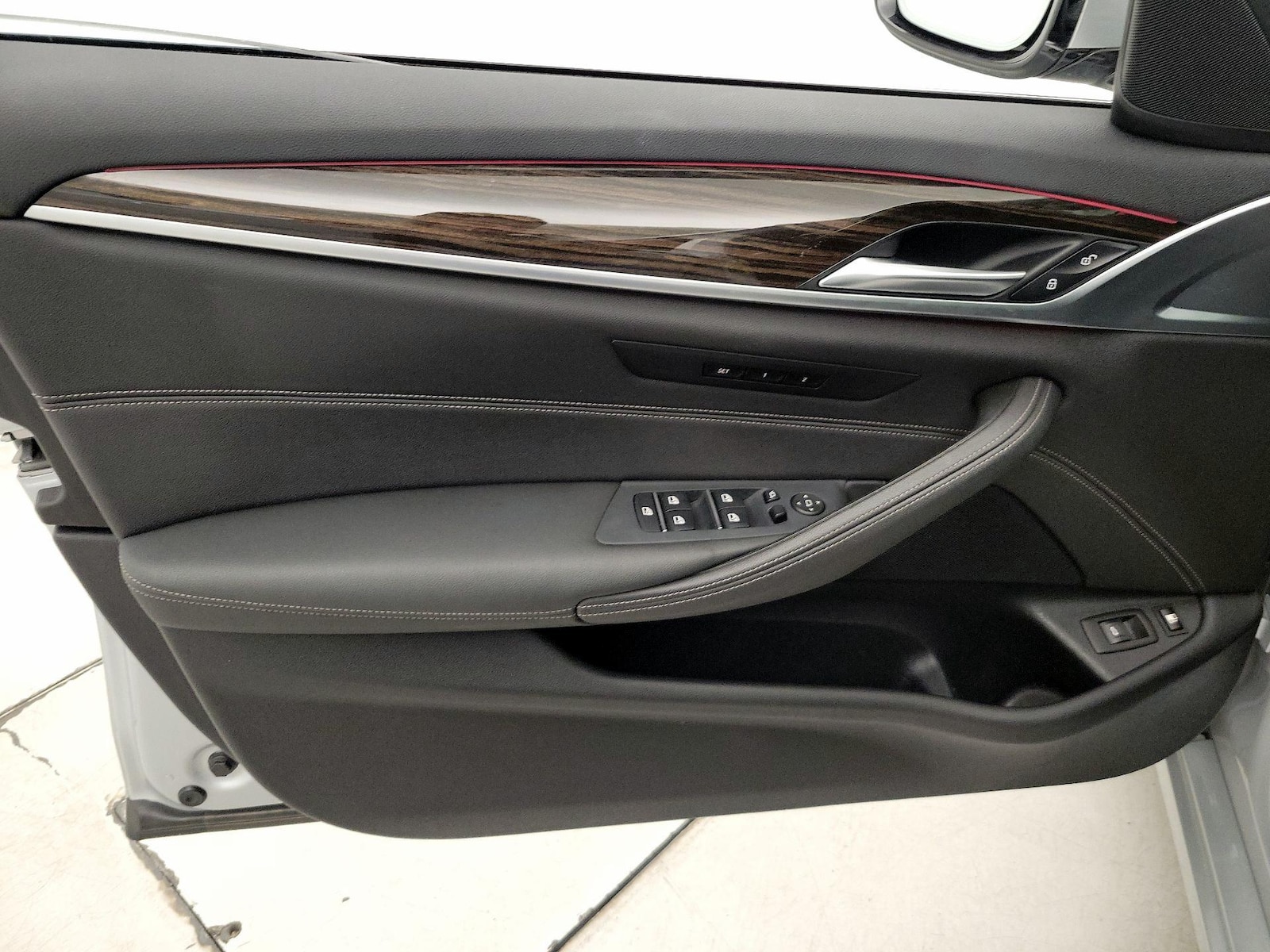 2021 BMW 5 Series 530e - Photo 13
