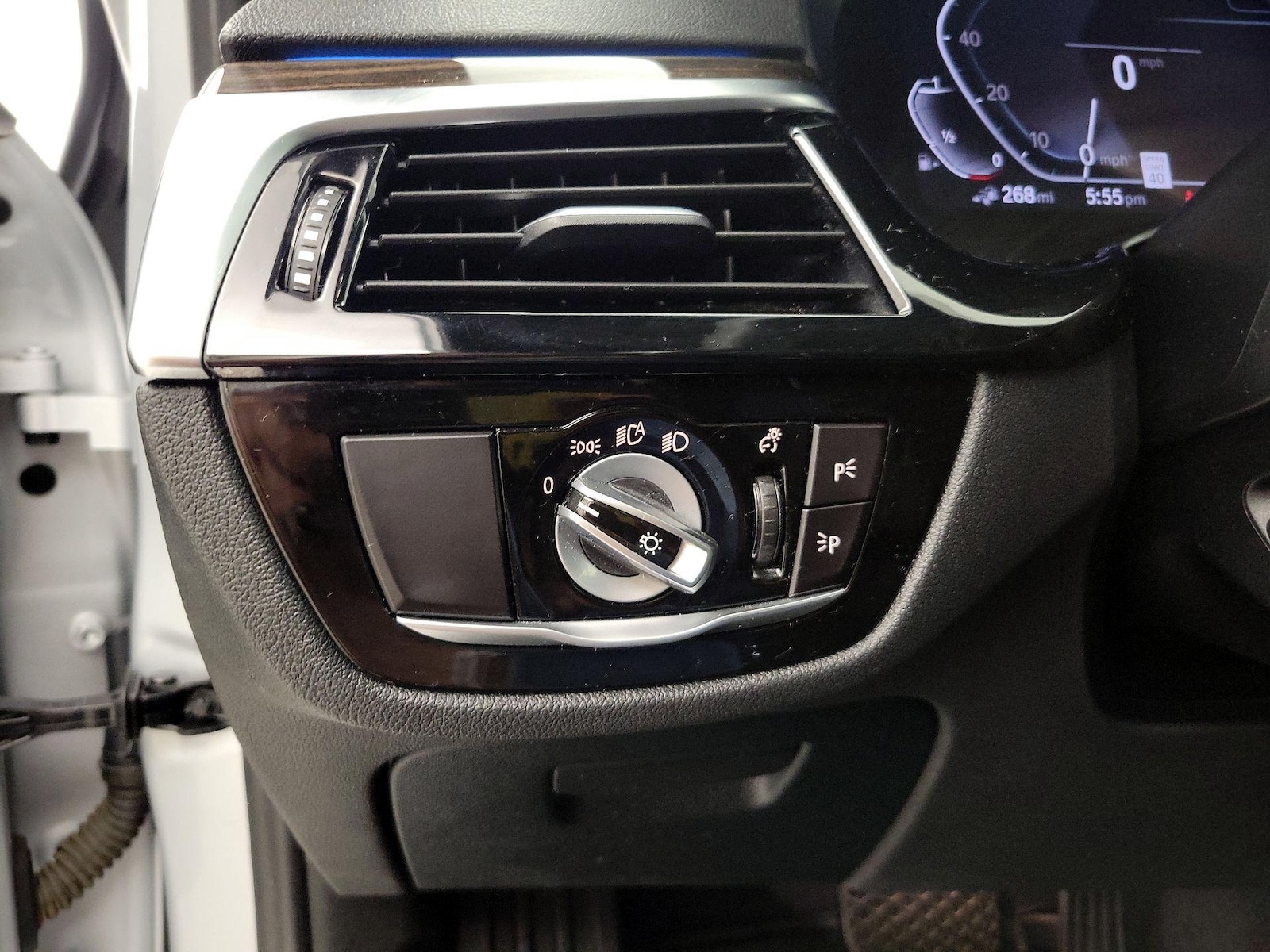 2021 BMW 5 Series 530e - Photo 14