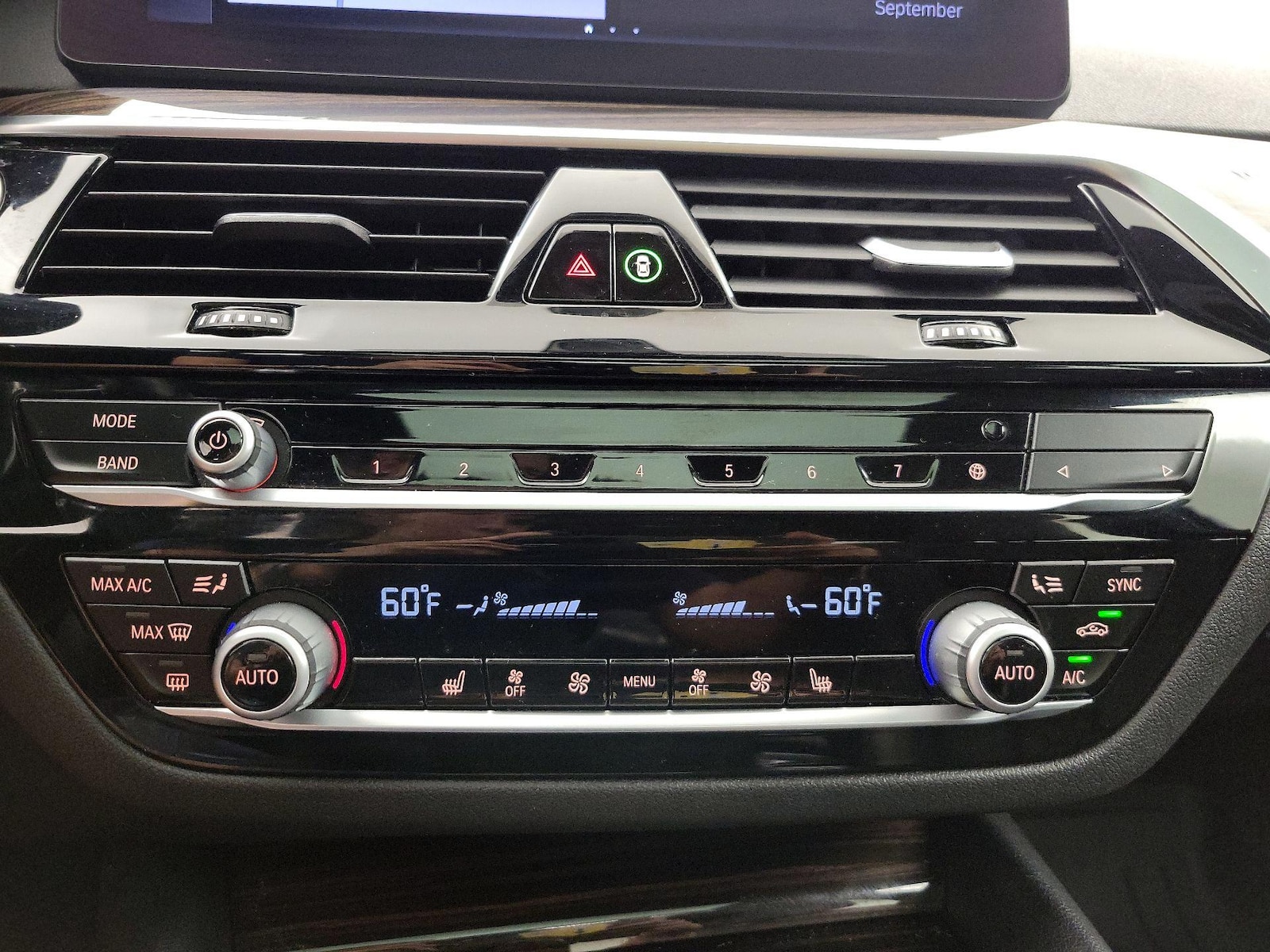 2021 BMW 5 Series 530e - Photo 18