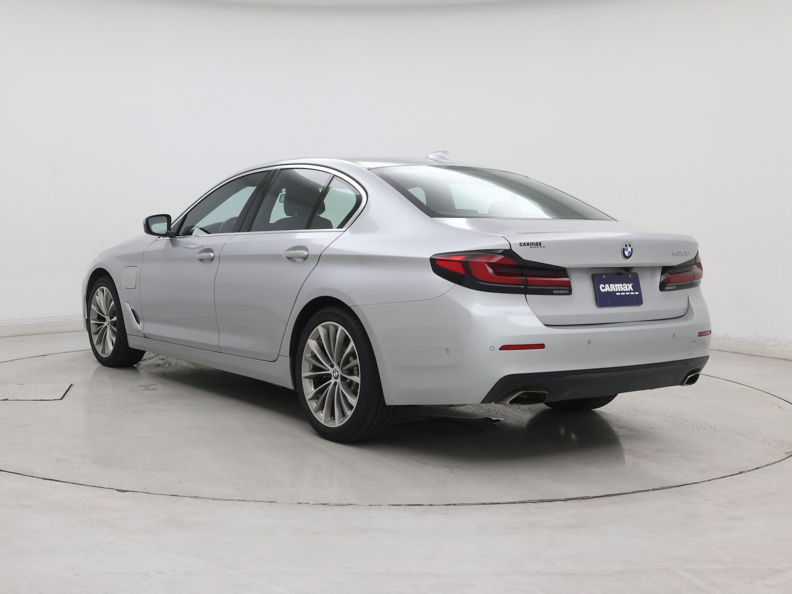 2021 BMW 5 Series 530e - Photo 3