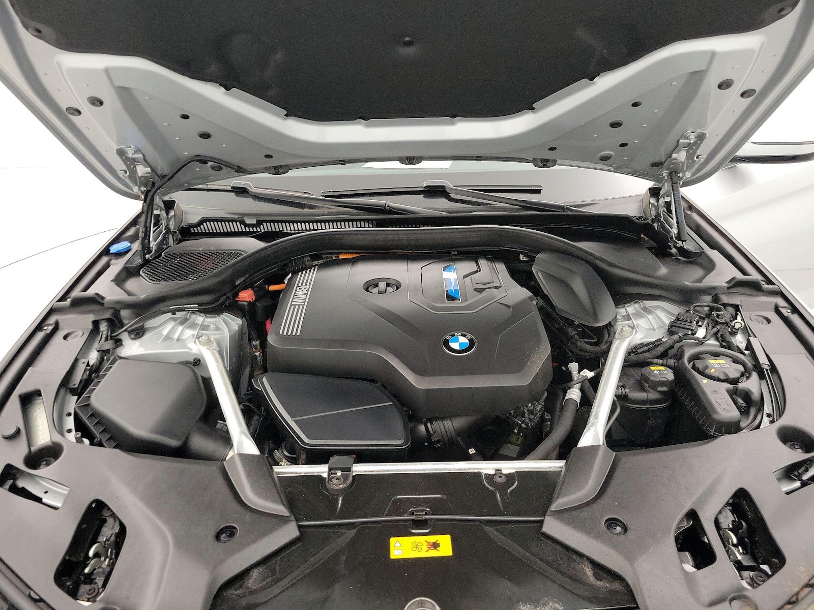 2021 BMW 5 Series 530e - Photo 24