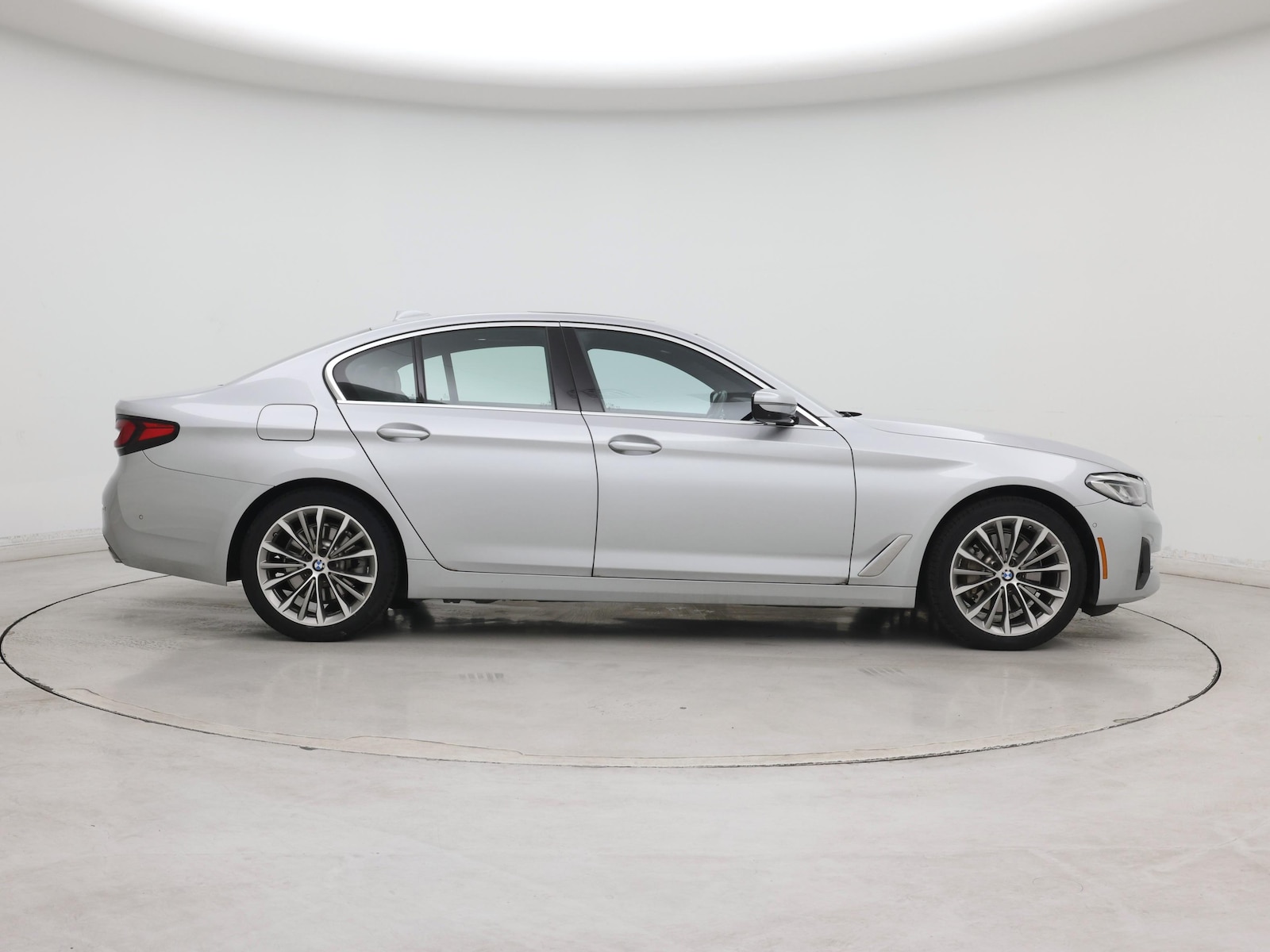 2021 BMW 5 Series 530e - Photo 8