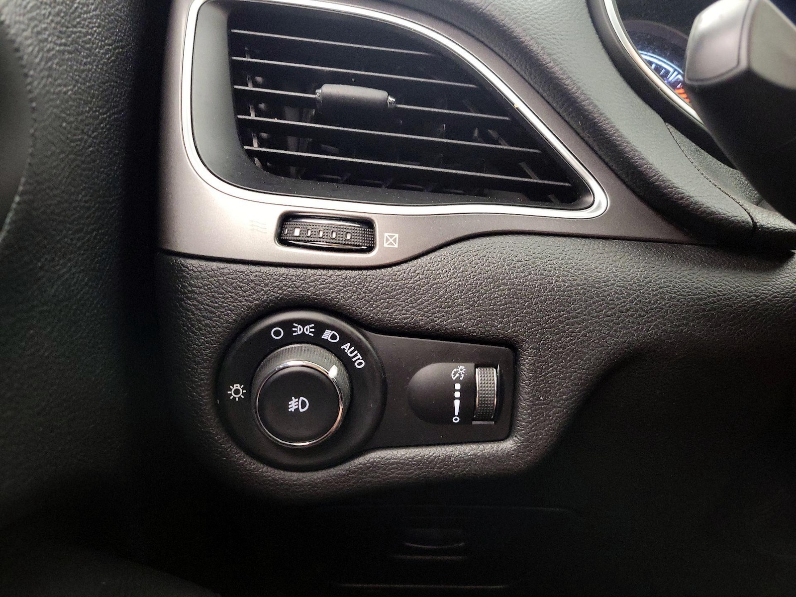 2019 Jeep Cherokee Latitude - Photo 14