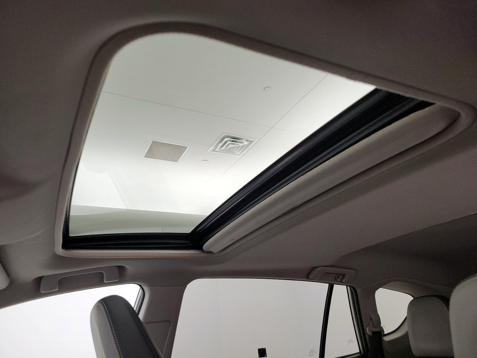 Sunroof(s) & Overhead Airbags