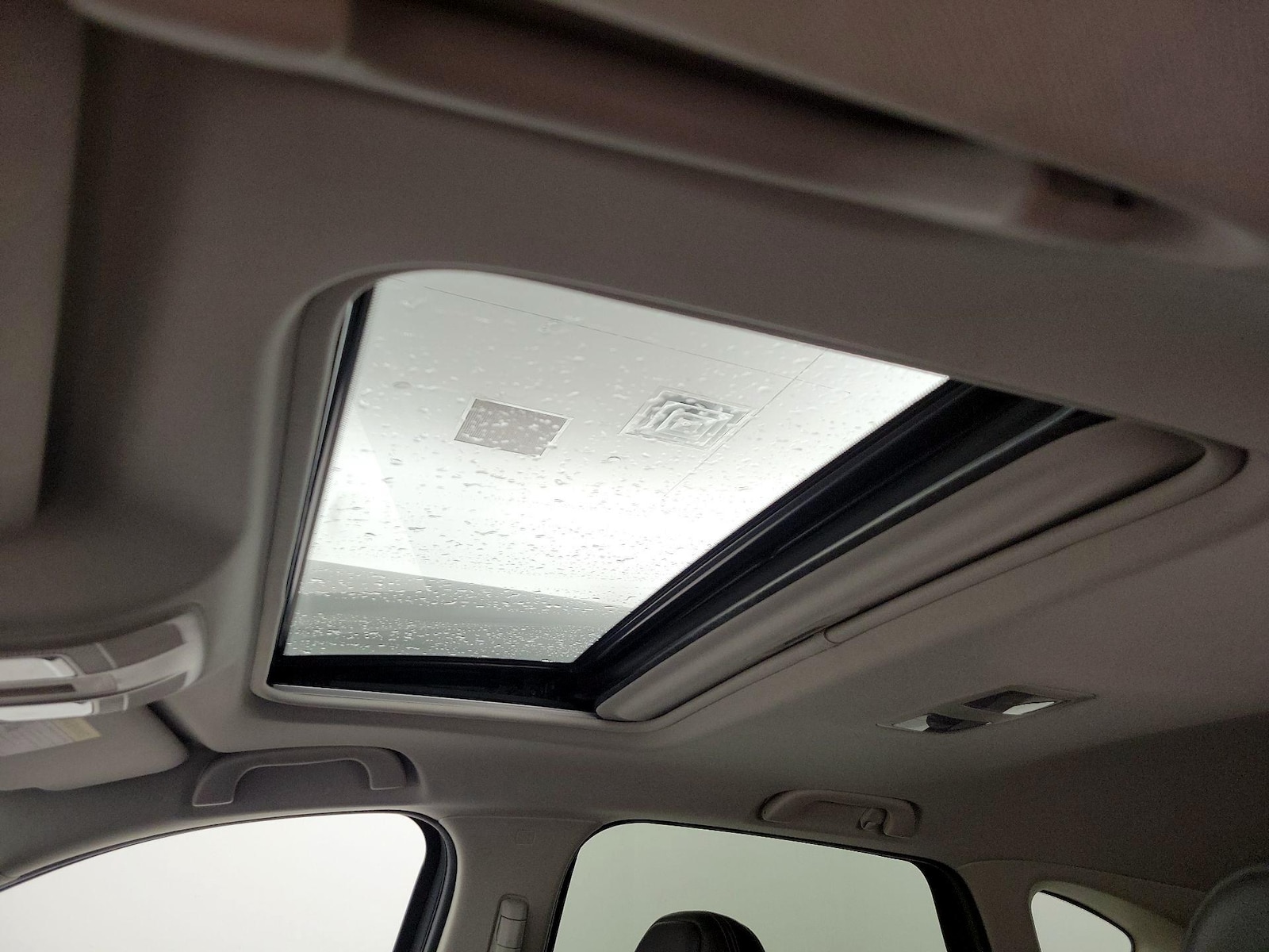Sunroof(s) & Overhead Airbags