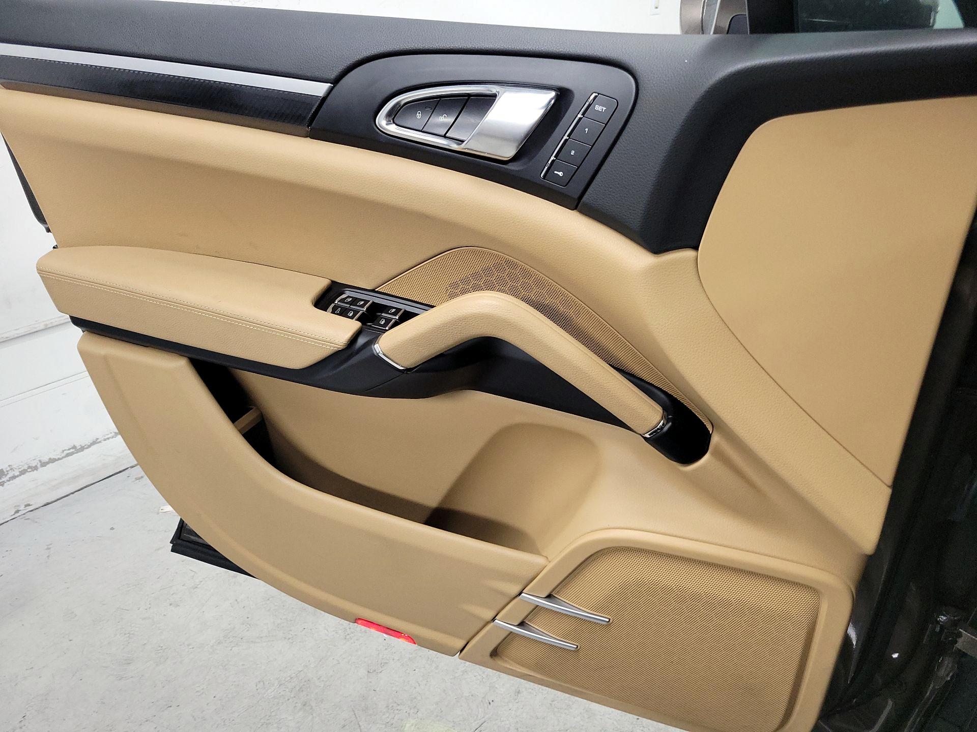 Thumbnail: 2016 Porsche Cayenne - 12