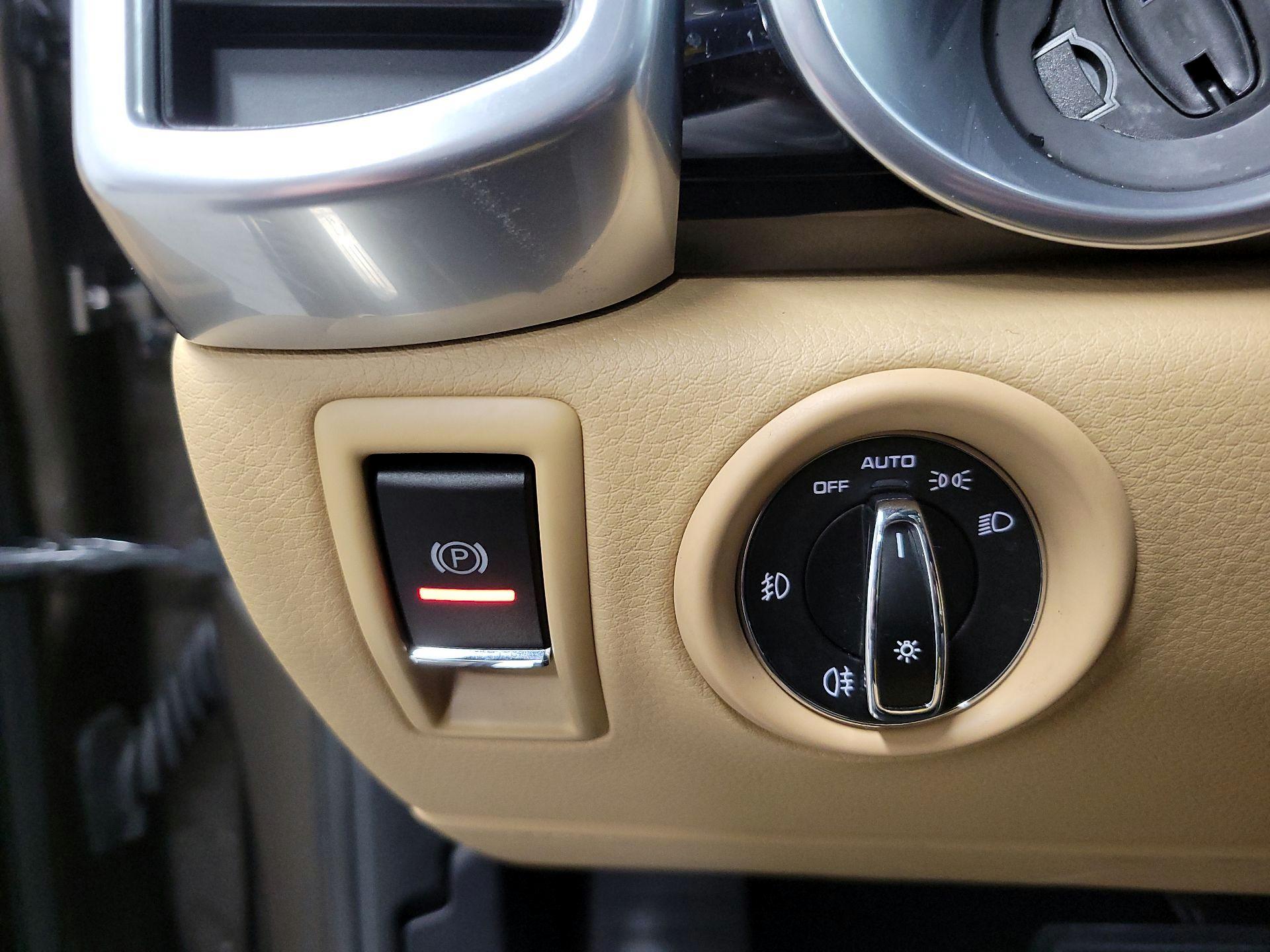 Thumbnail: 2016 Porsche Cayenne - 13