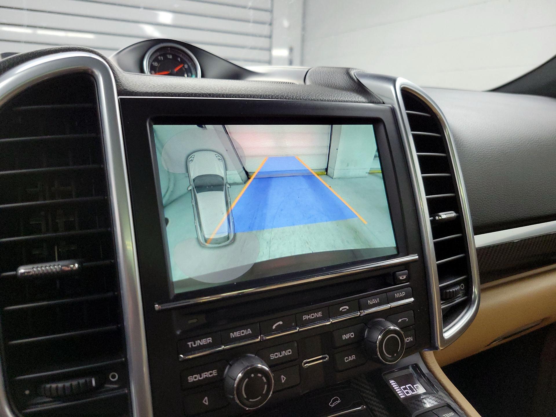 Thumbnail: 2016 Porsche Cayenne - 15