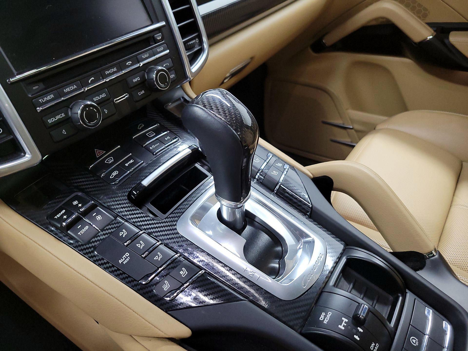 Thumbnail: 2016 Porsche Cayenne - 18