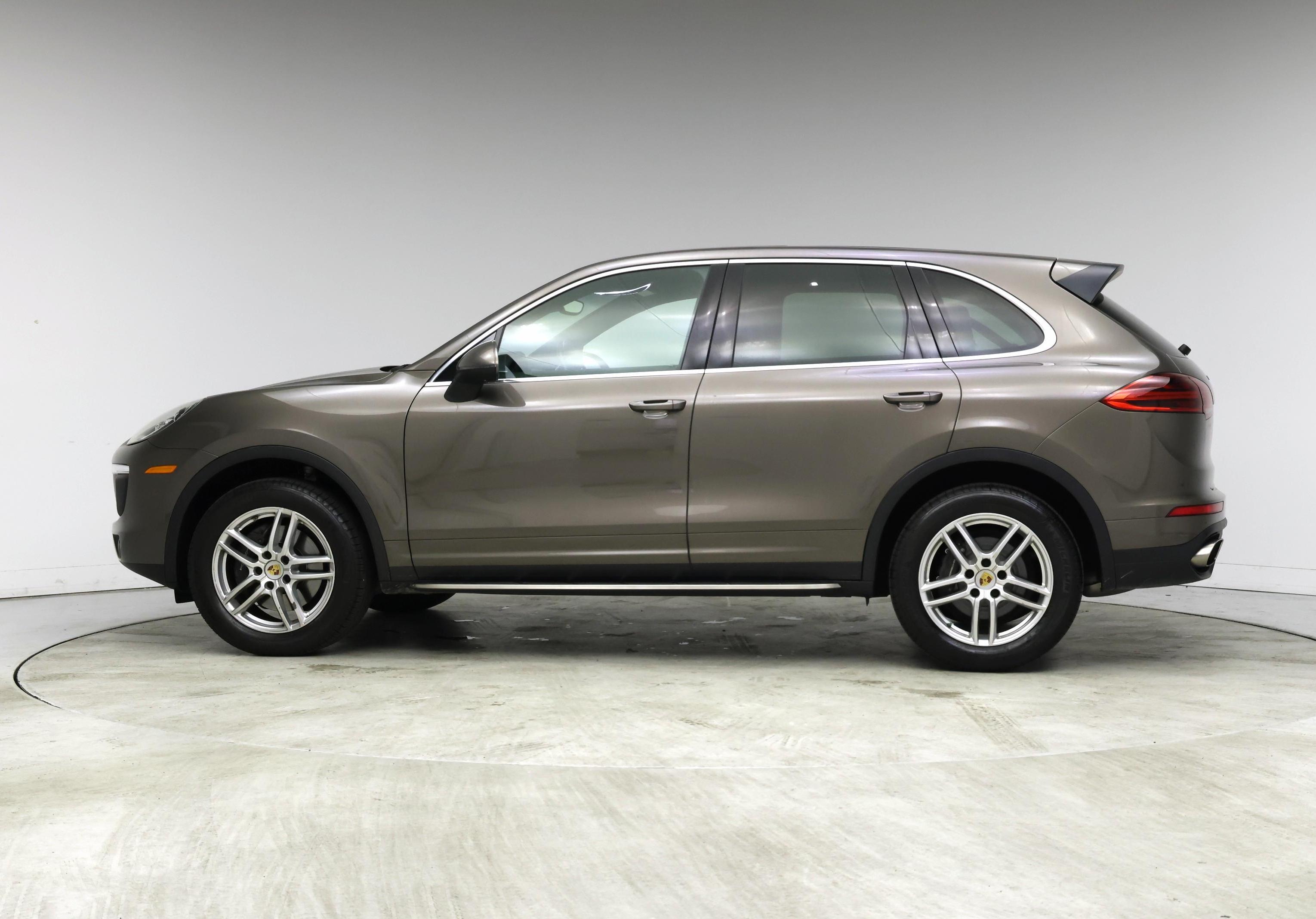Thumbnail: 2016 Porsche Cayenne - 3