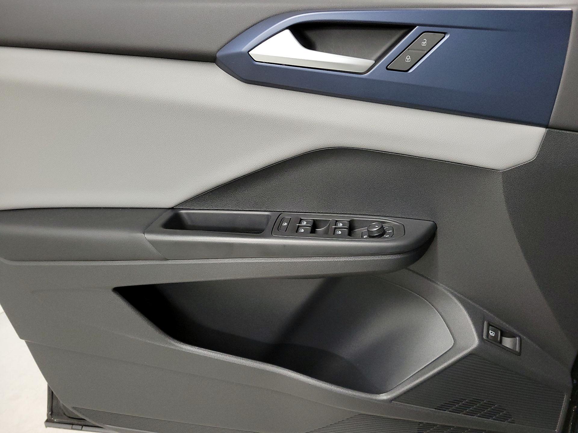 Thumbnail: 2022 Volkswagen Taos - 12