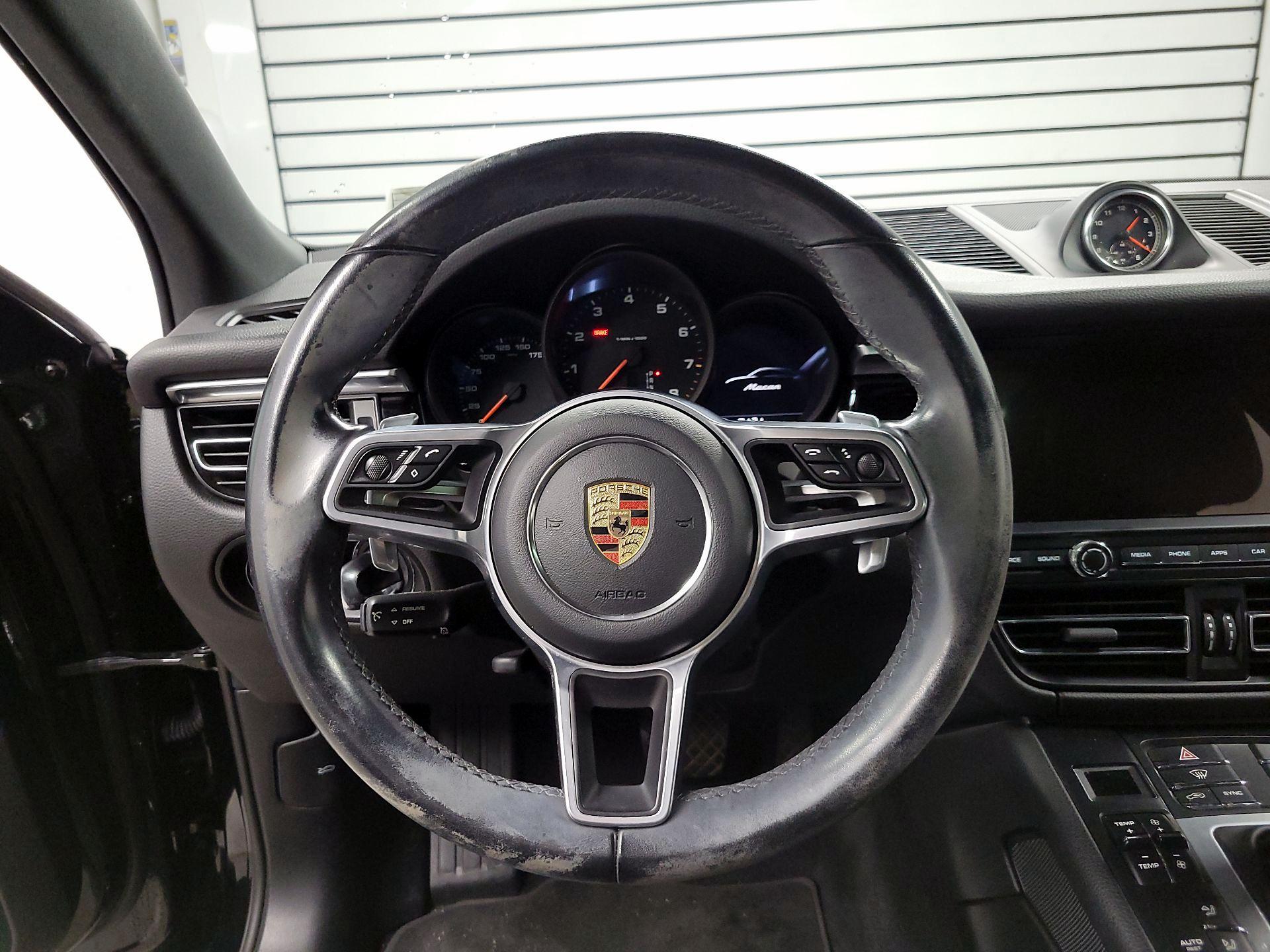 Thumbnail: 2020 Porsche Macan - 10