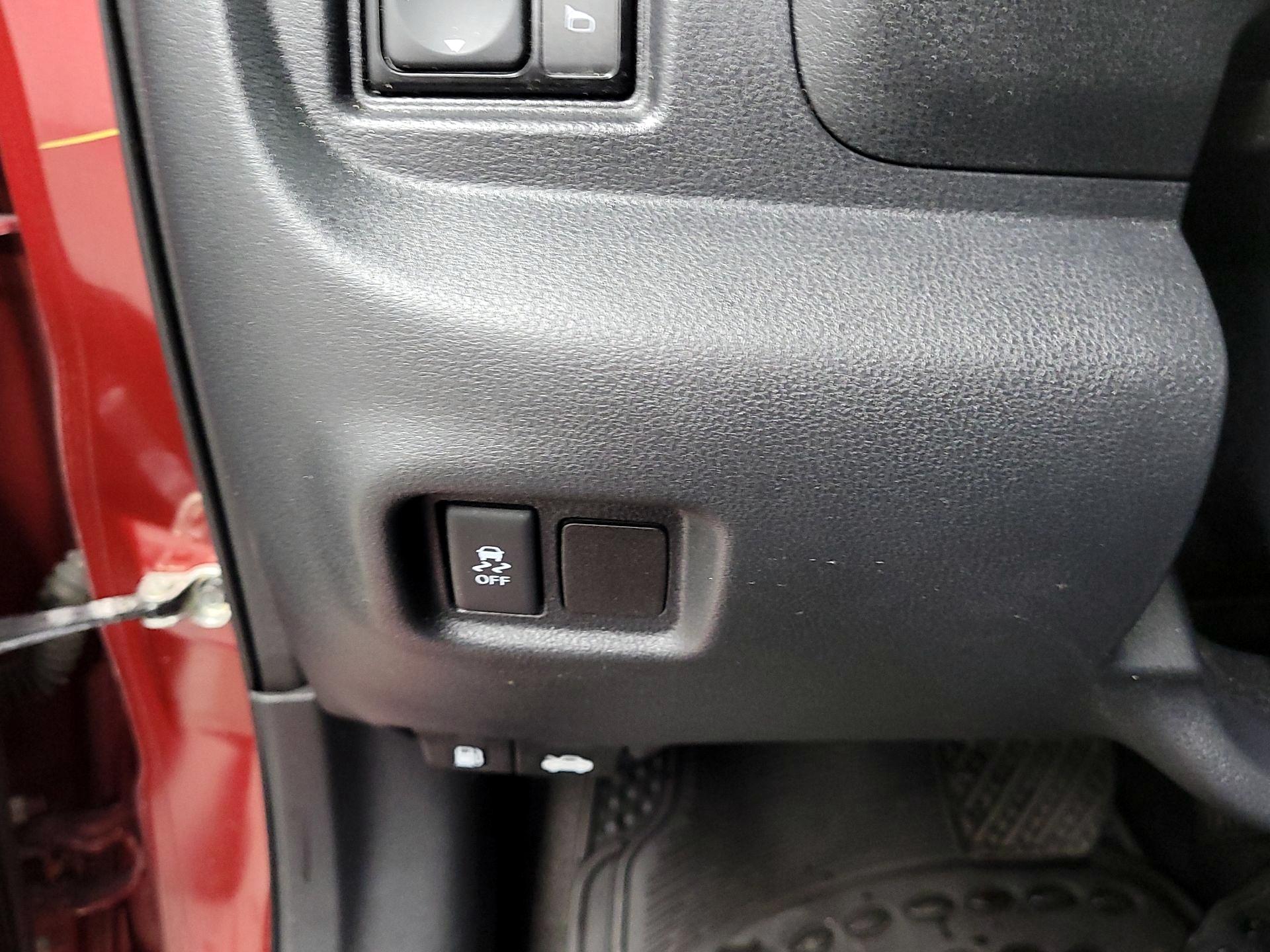 Thumbnail: 2017 Nissan Versa Note - 13