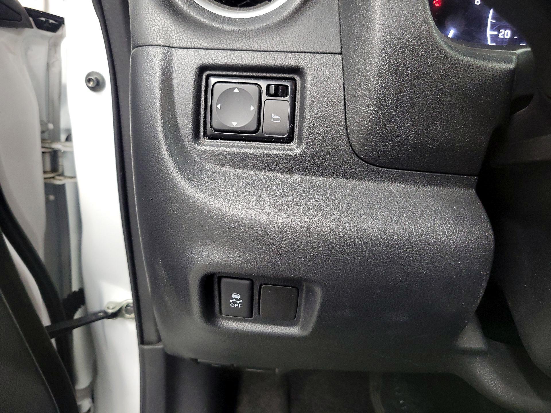 Thumbnail: 2016 Nissan Versa Note - 13