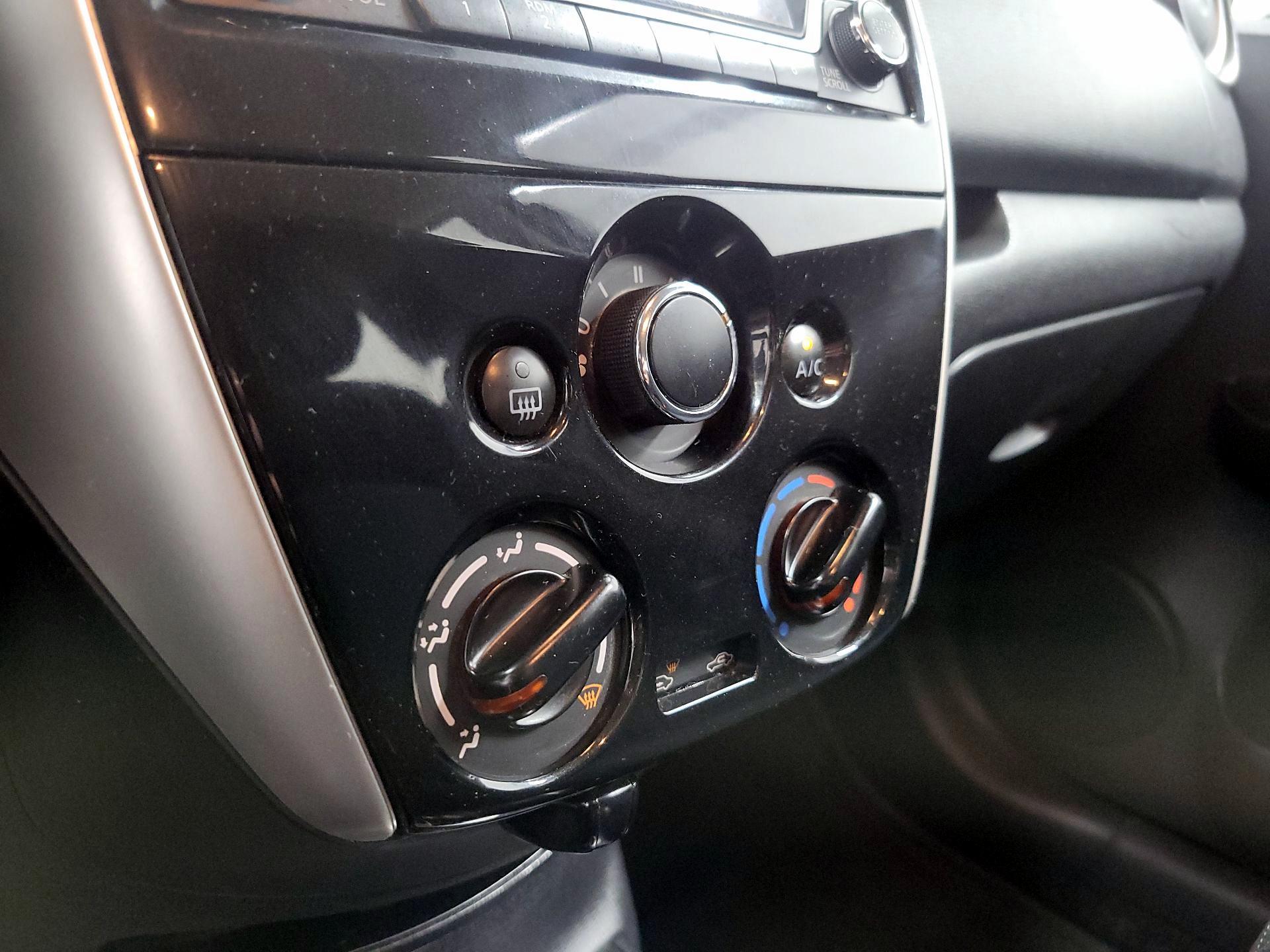 Thumbnail: 2016 Nissan Versa Note - 16