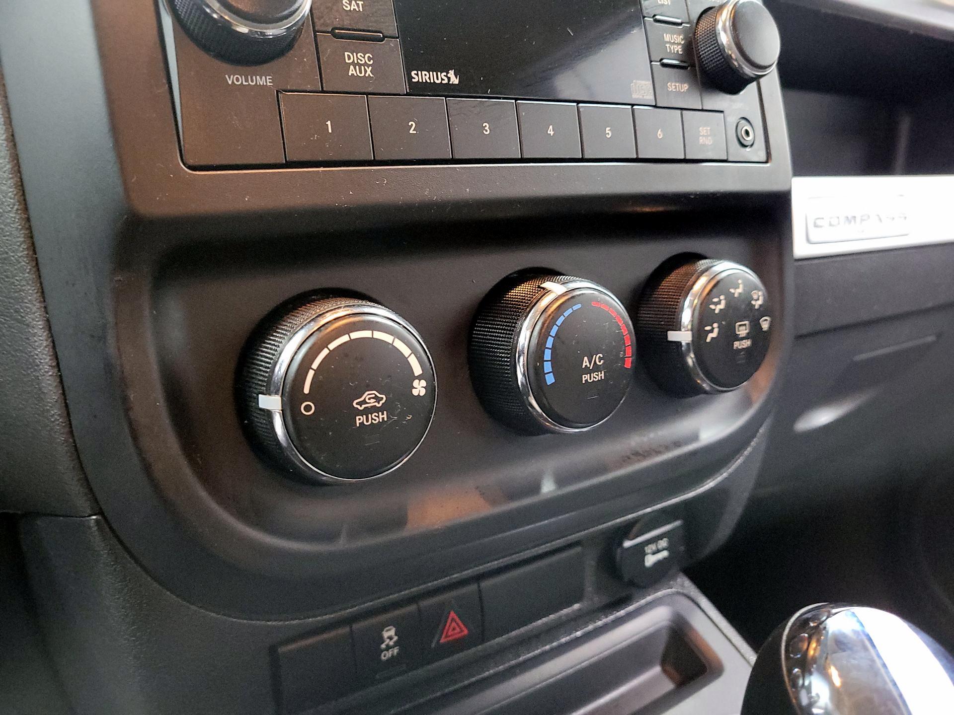 Thumbnail: 2014 Jeep Compass - 14