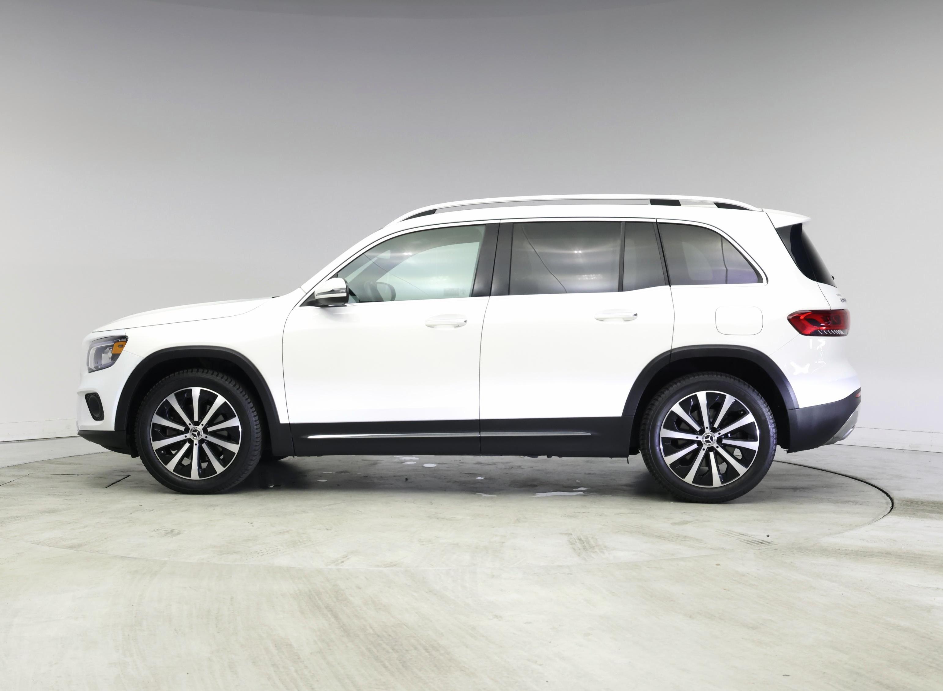 Thumbnail: 2021 Mercedes-Benz GLB - 3