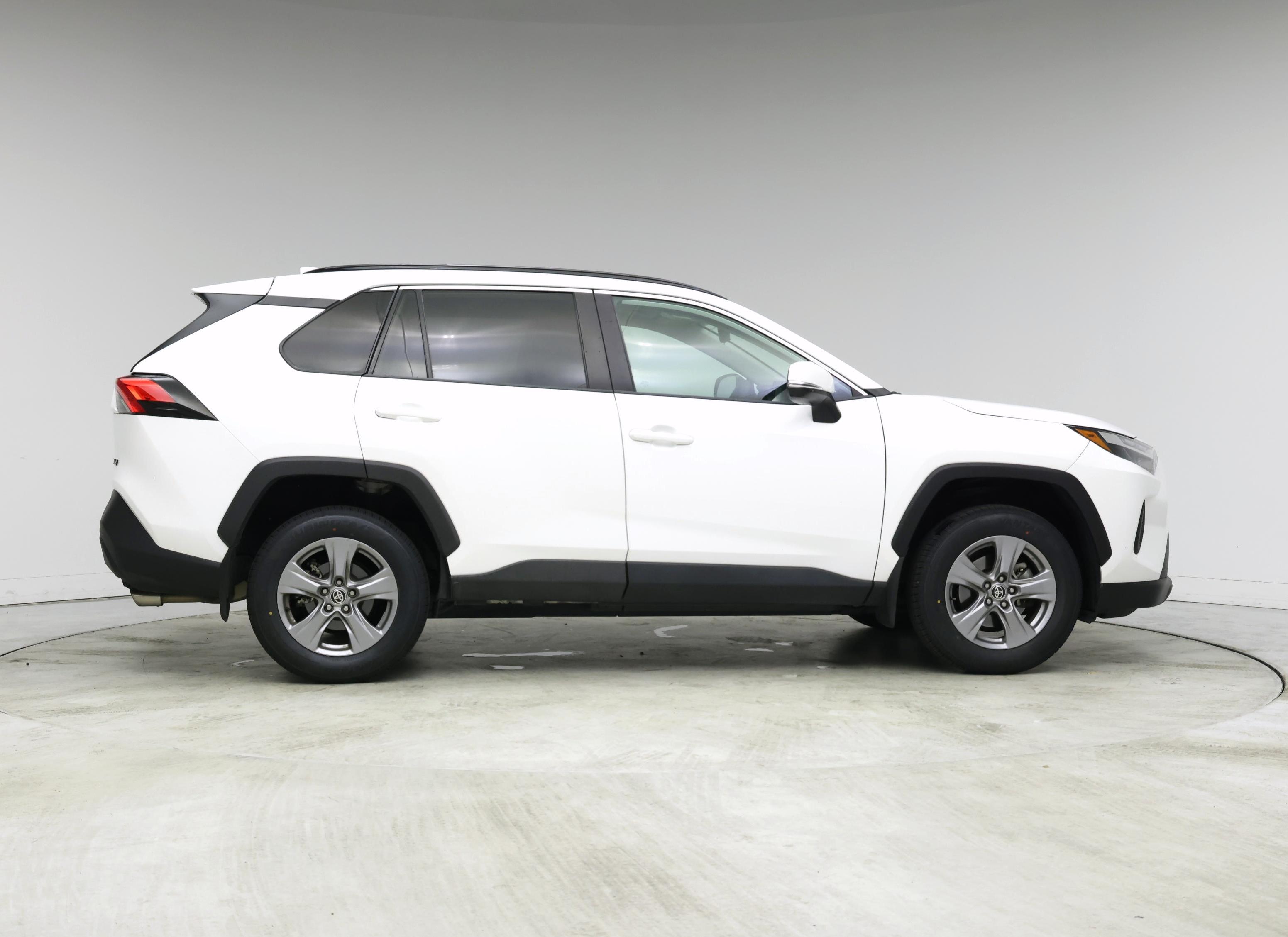 Thumbnail: 2022 Toyota RAV4 - 7