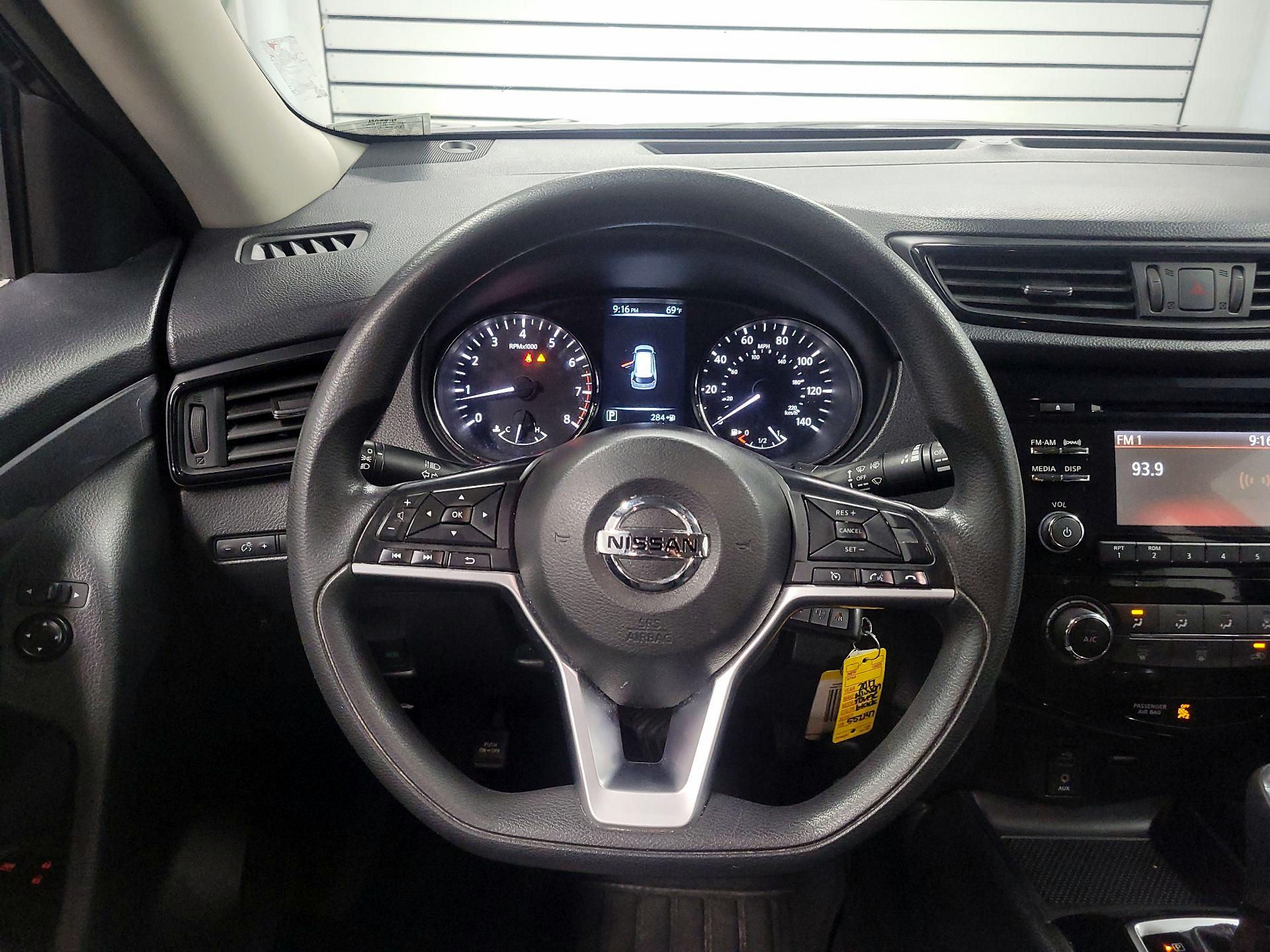 Thumbnail: 2017 Nissan Rogue - 10
