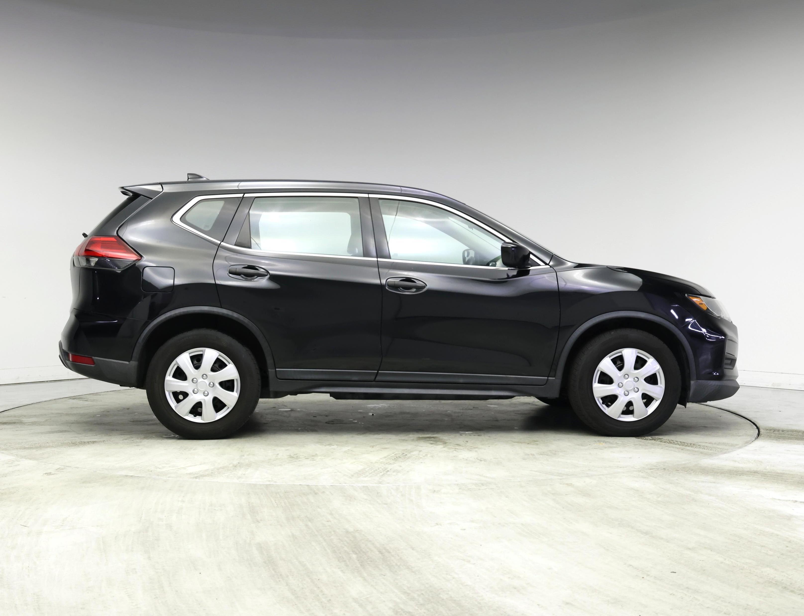 Thumbnail: 2017 Nissan Rogue - 7