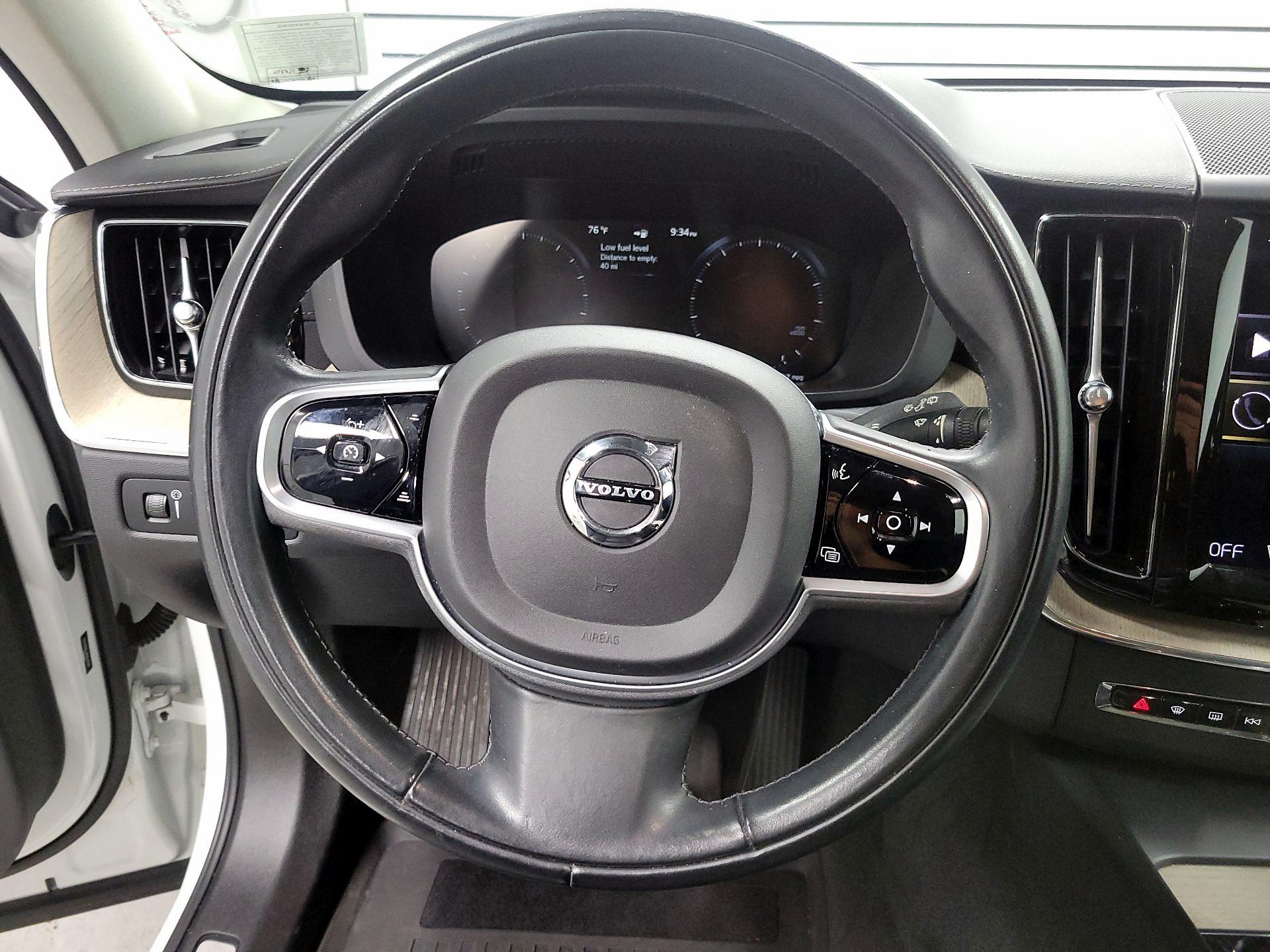 Thumbnail: 2021 Volvo XC60 - 10
