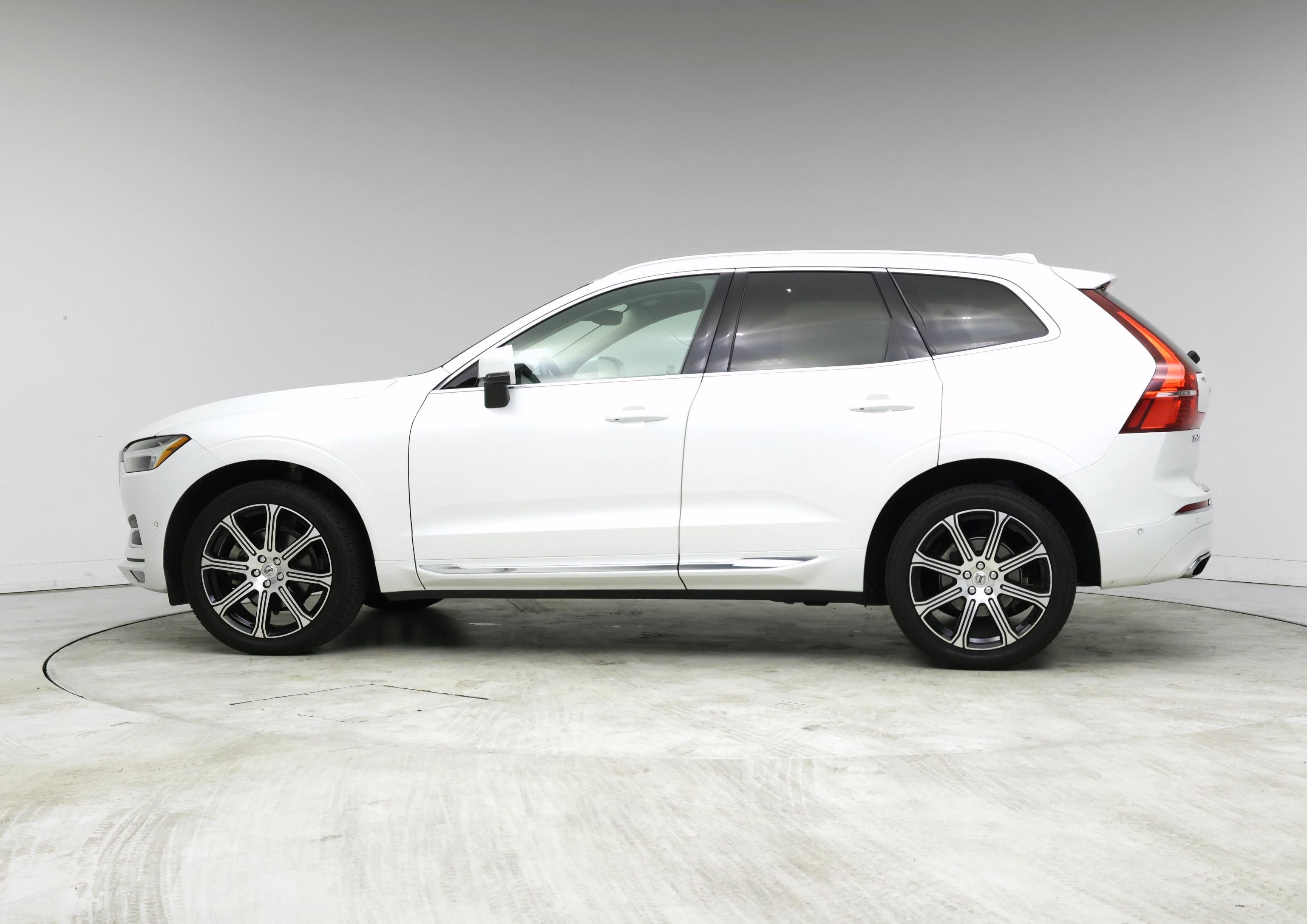 Thumbnail: 2021 Volvo XC60 - 3