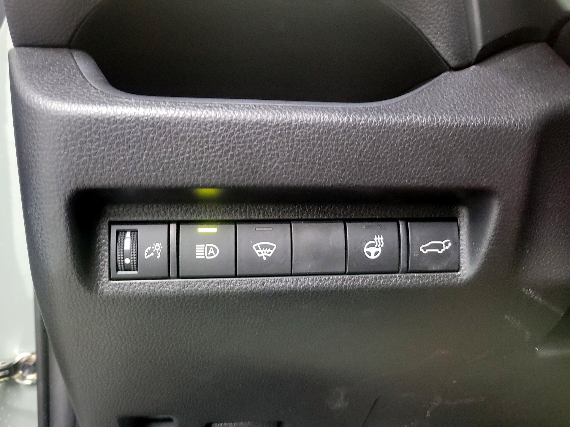 Thumbnail: 2021 Toyota RAV4 - 13