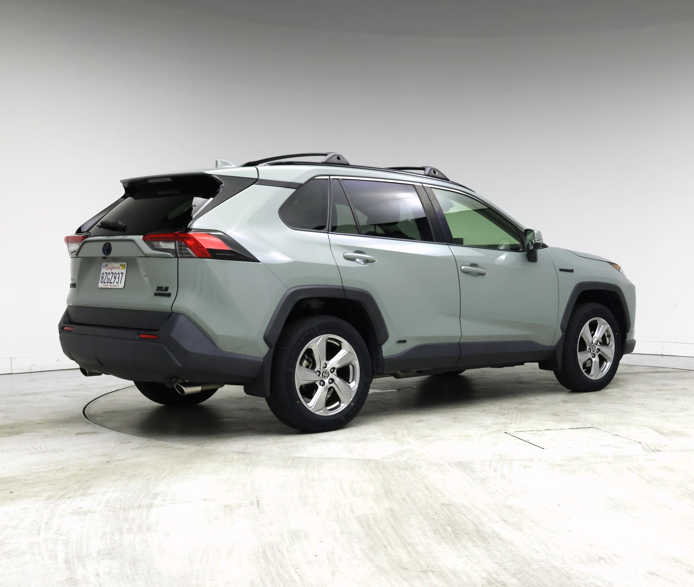 Thumbnail: 2021 Toyota RAV4 - 8