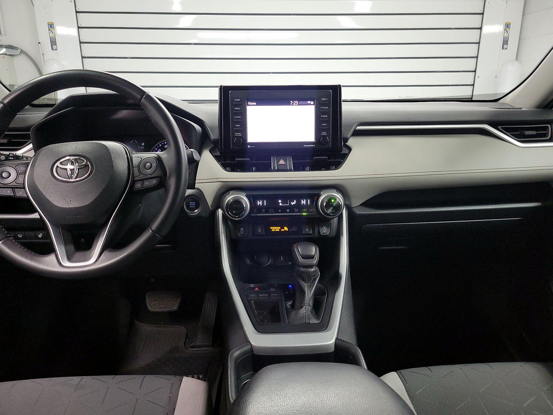 Thumbnail: 2020 Toyota RAV4 - 9