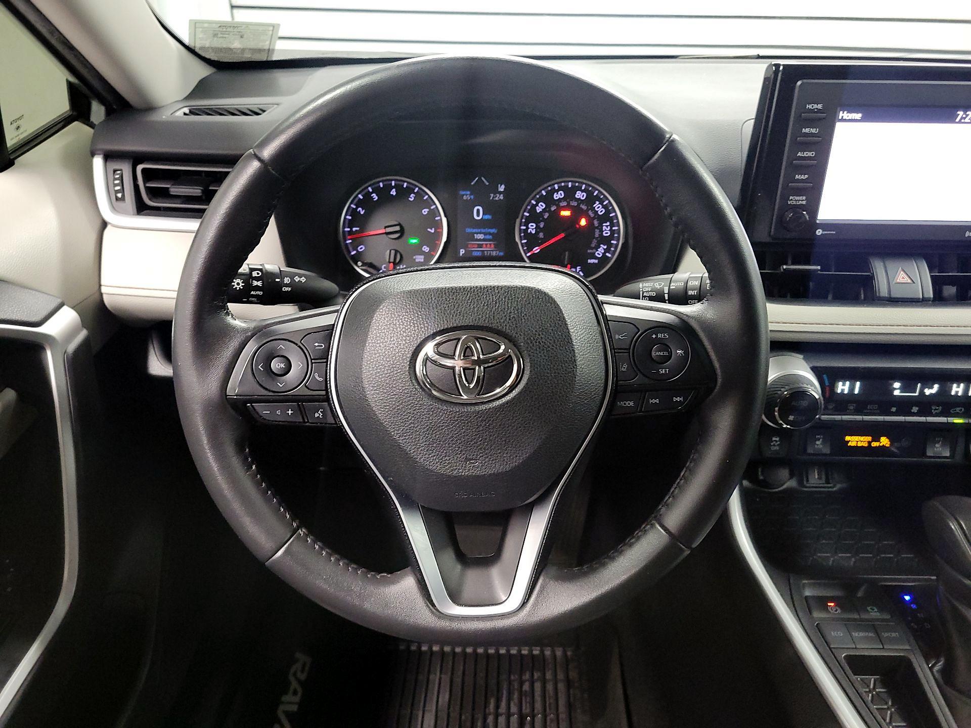 Thumbnail: 2020 Toyota RAV4 - 10