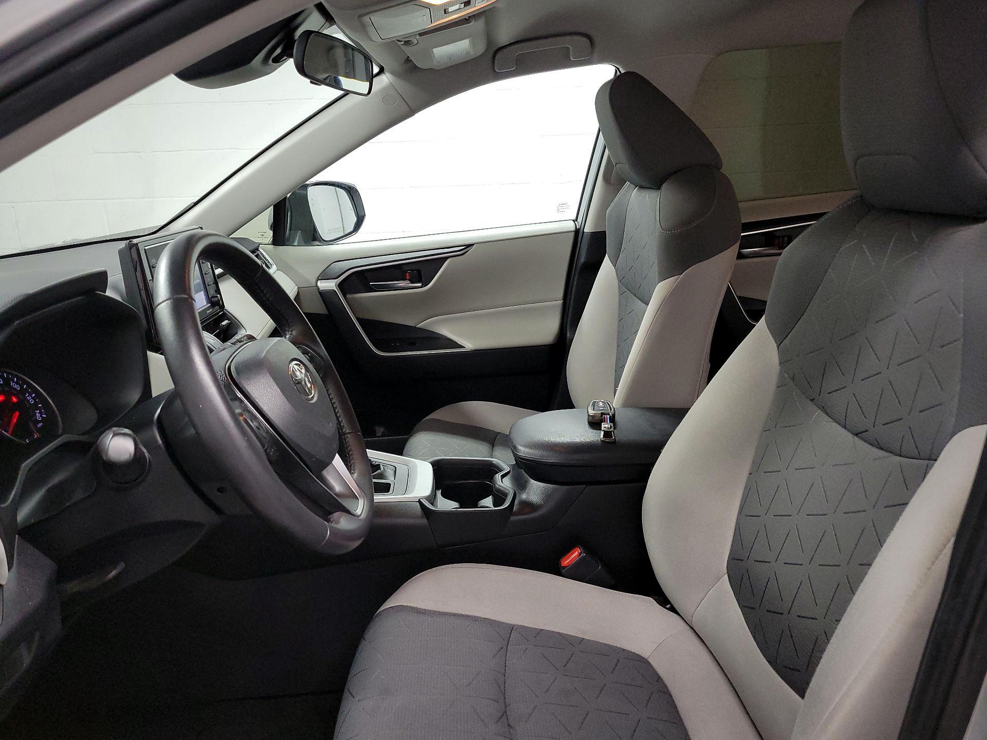 Thumbnail: 2020 Toyota RAV4 - 11