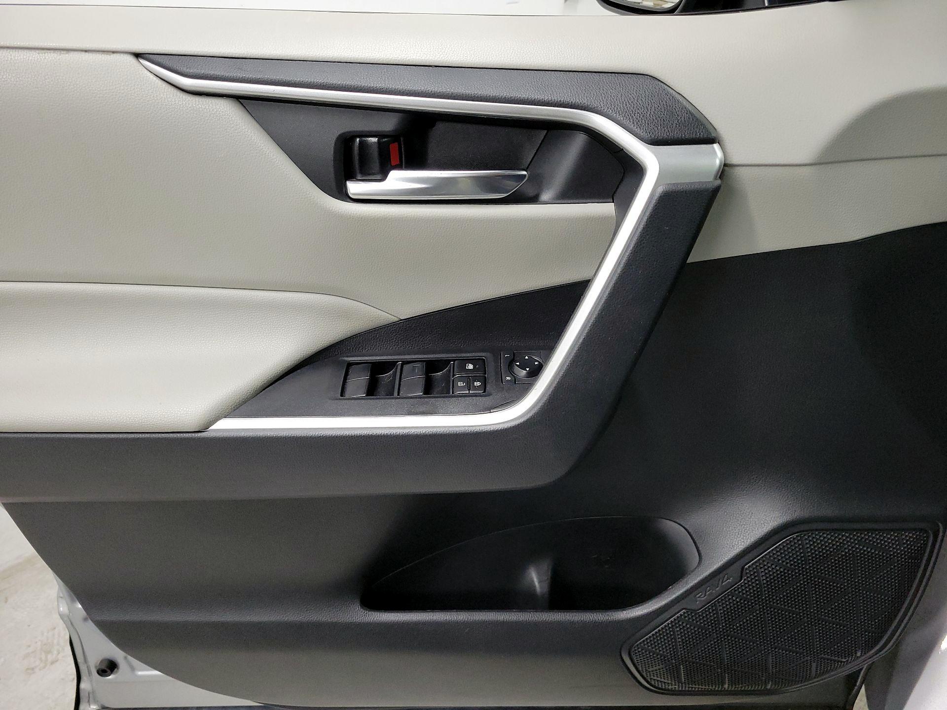 Thumbnail: 2020 Toyota RAV4 - 12