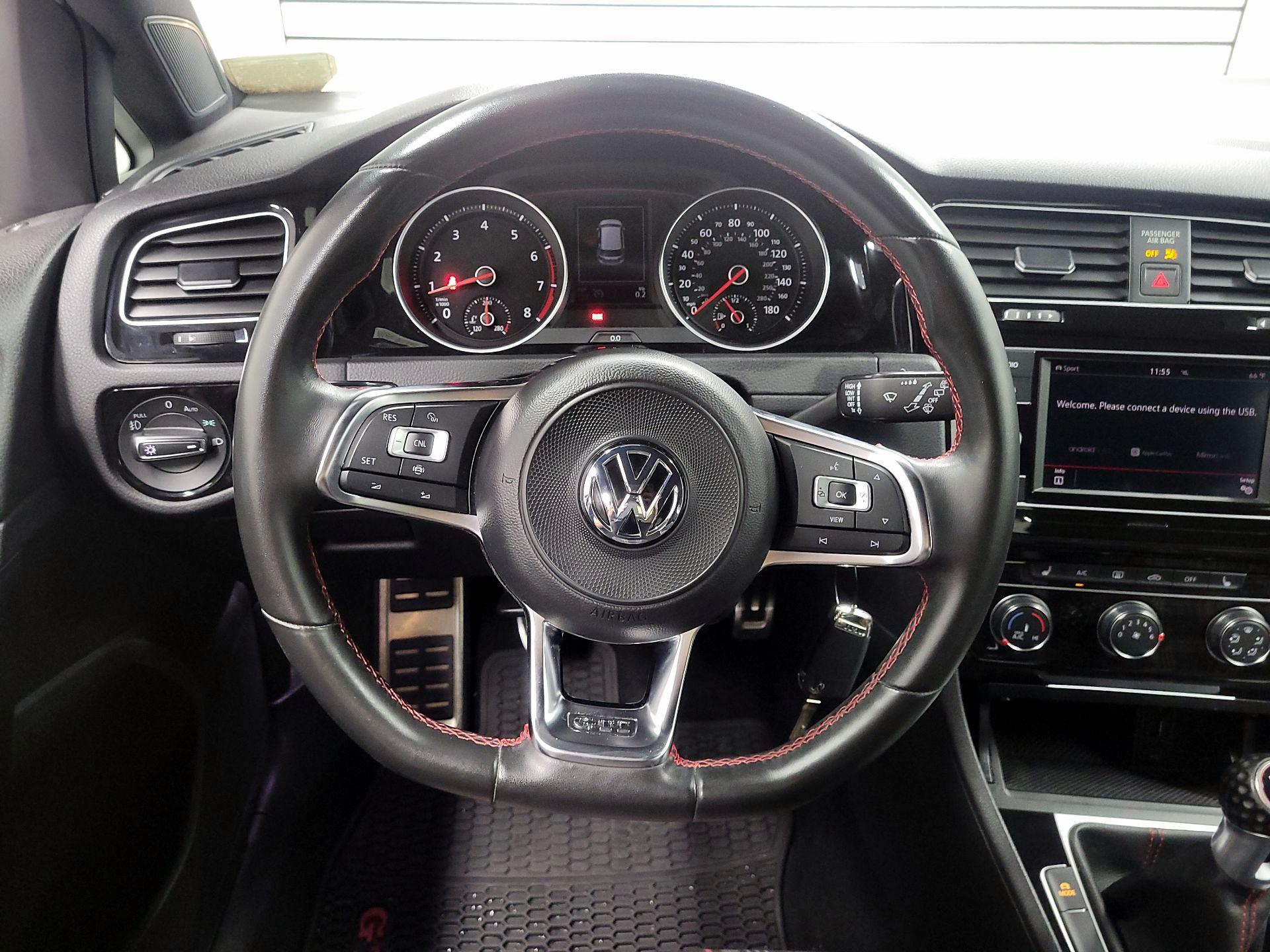 Thumbnail: 2019 Volkswagen Golf - 10