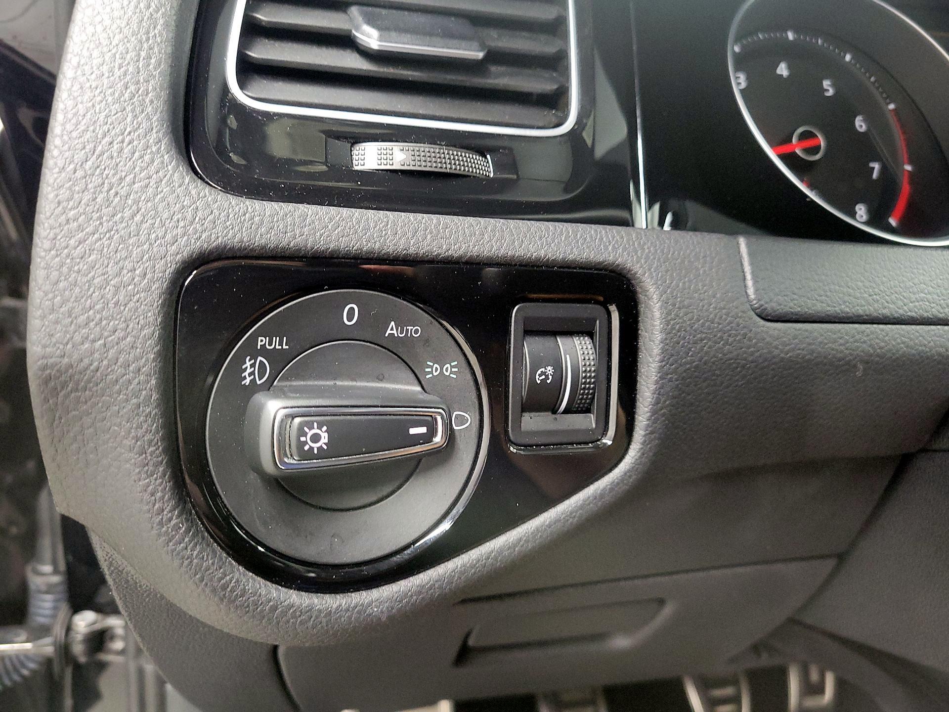 Thumbnail: 2019 Volkswagen Golf - 13