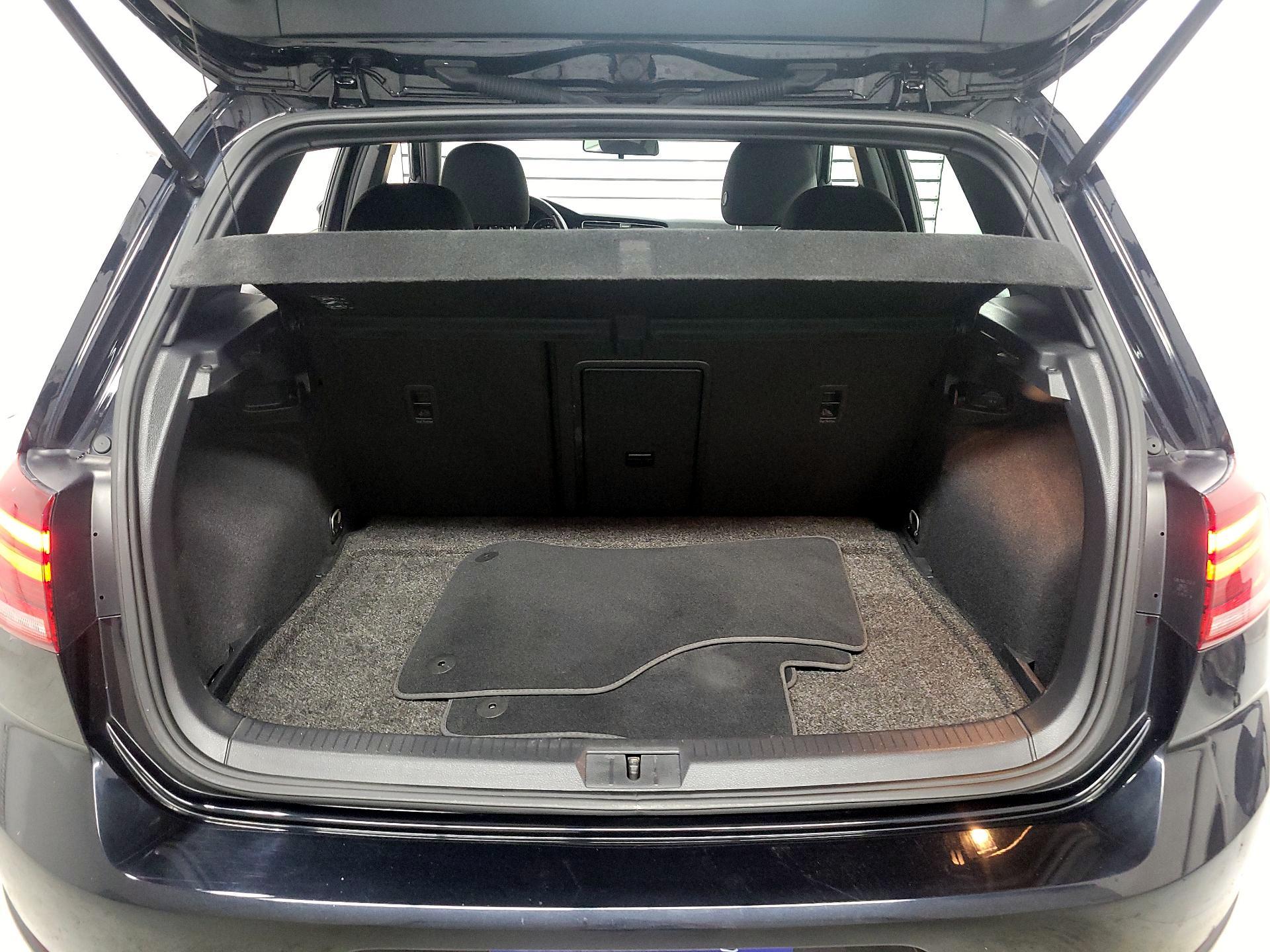 Thumbnail: 2019 Volkswagen Golf - 19