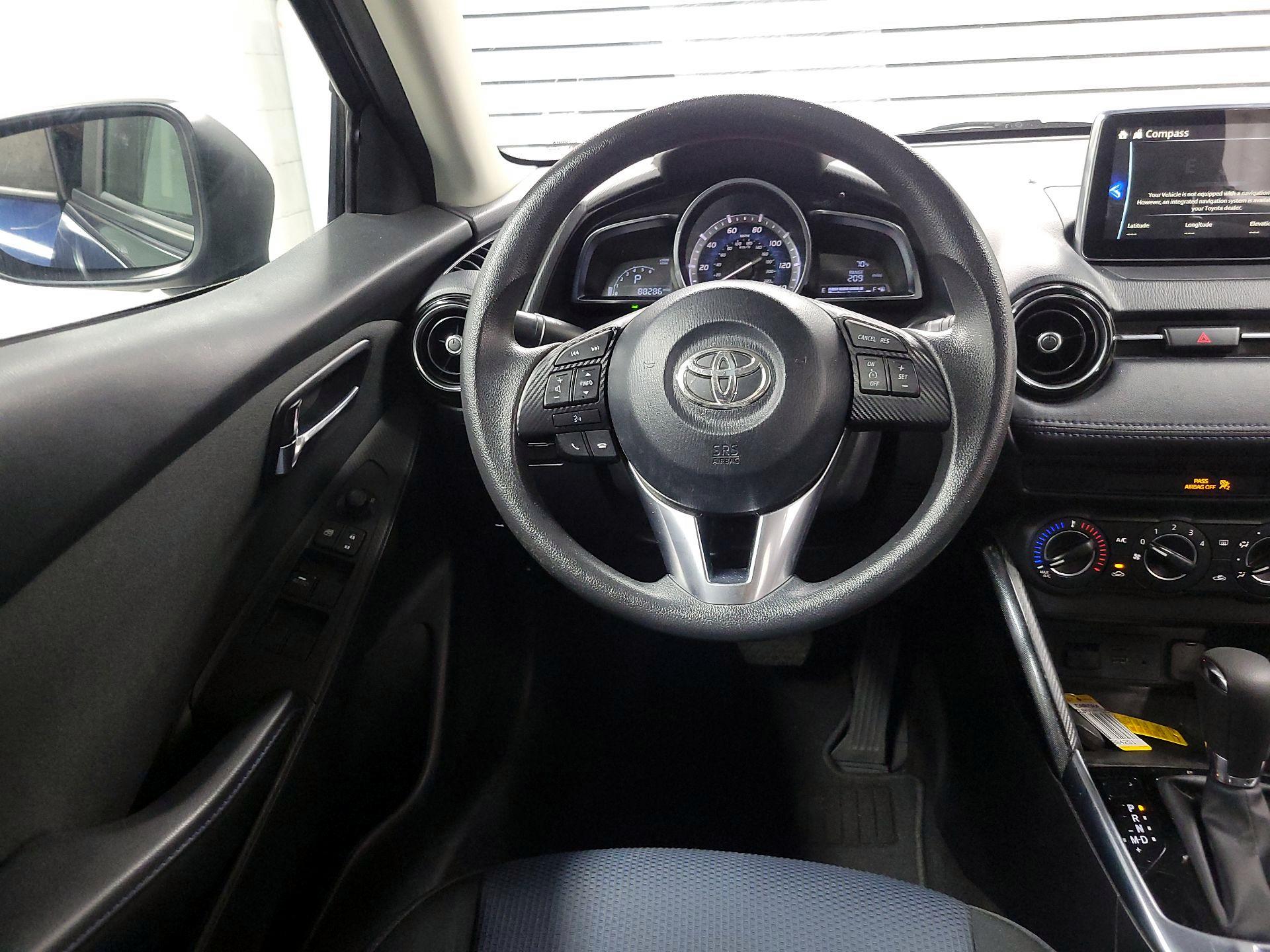 Thumbnail: 2017 Toyota Yaris iA - 10