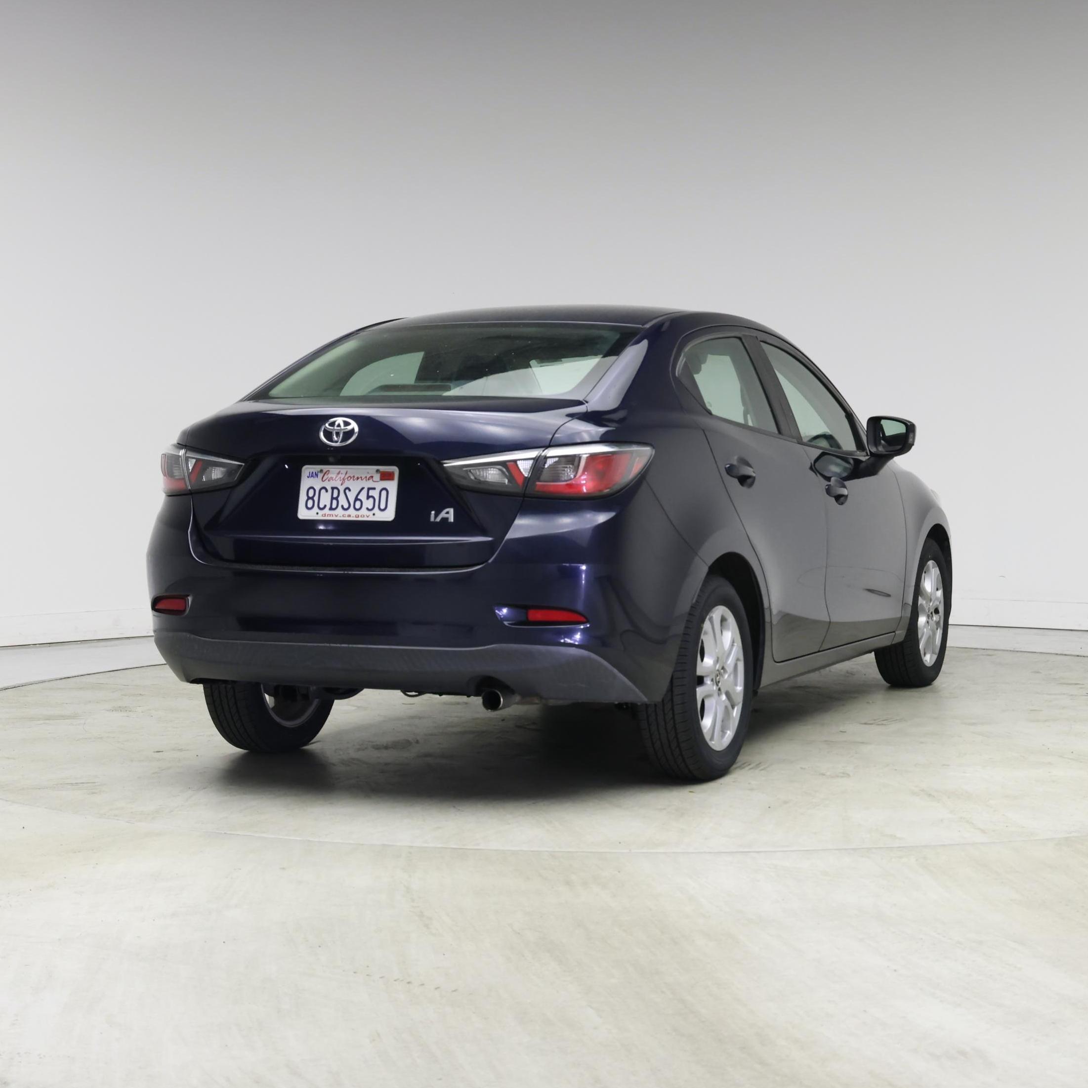 Thumbnail: 2017 Toyota Yaris iA - 8