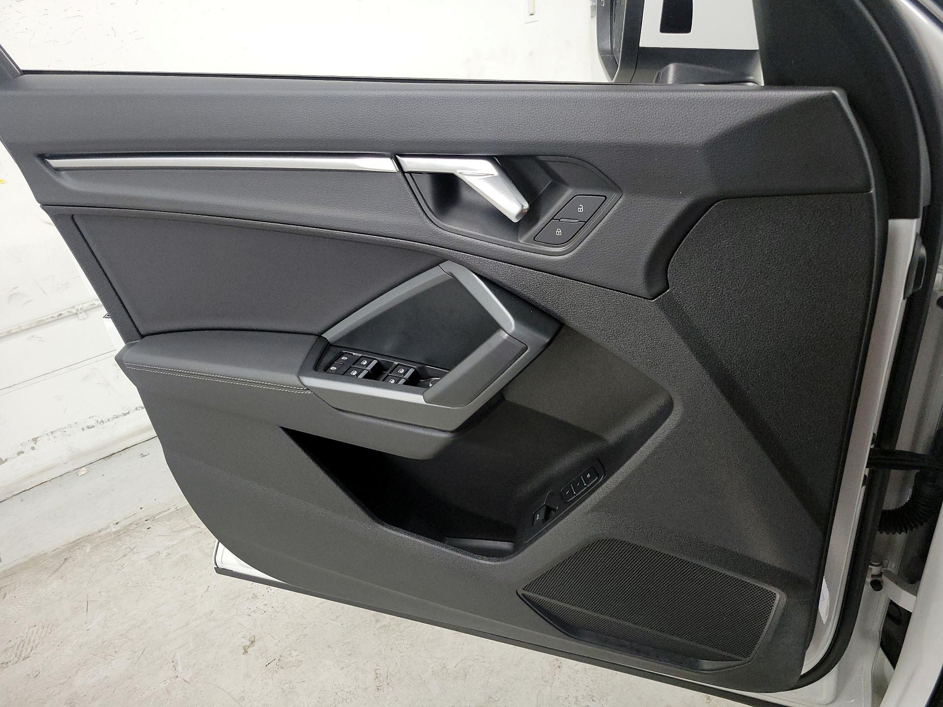 Thumbnail: 2023 Audi Q3 - 12