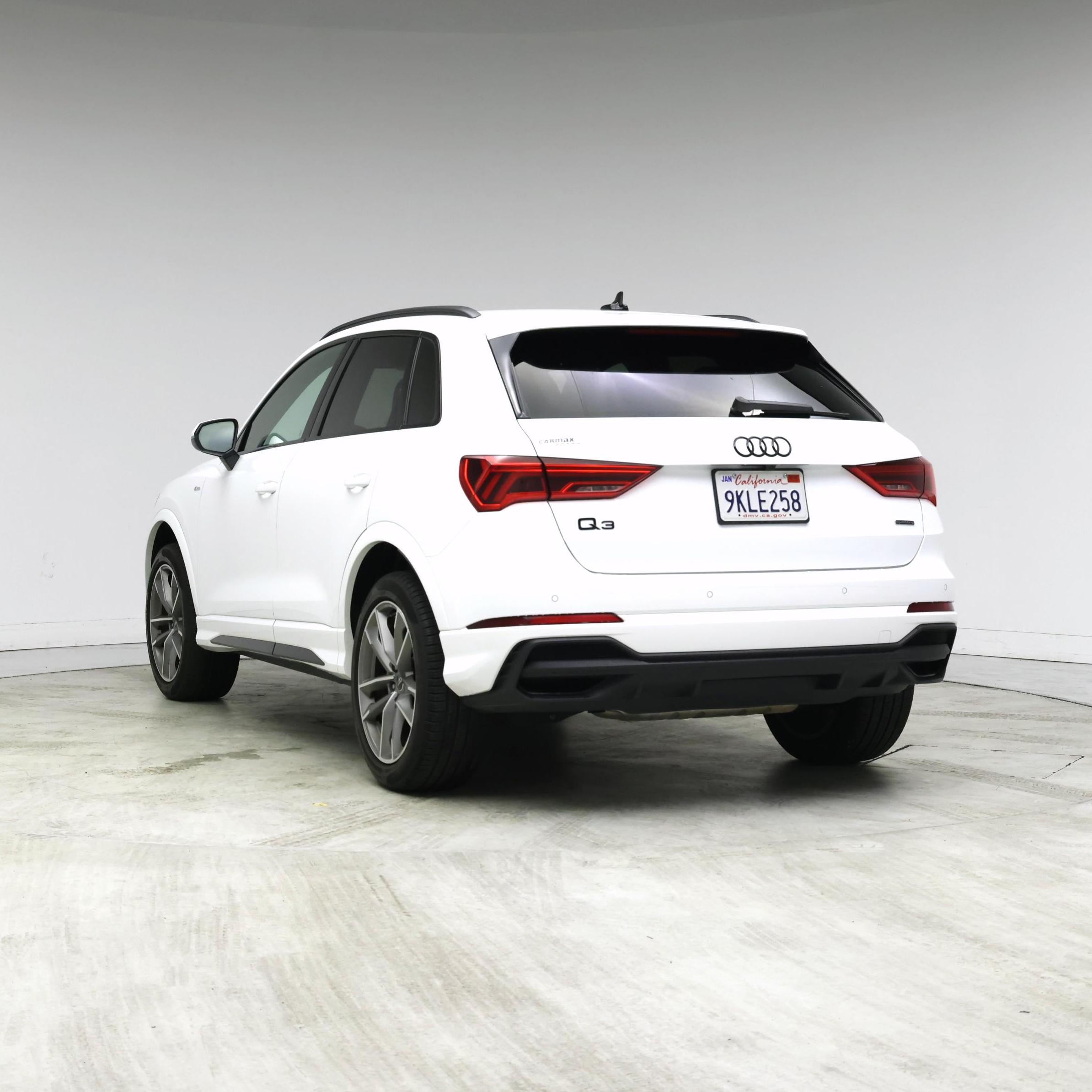 Thumbnail: 2023 Audi Q3 - 2