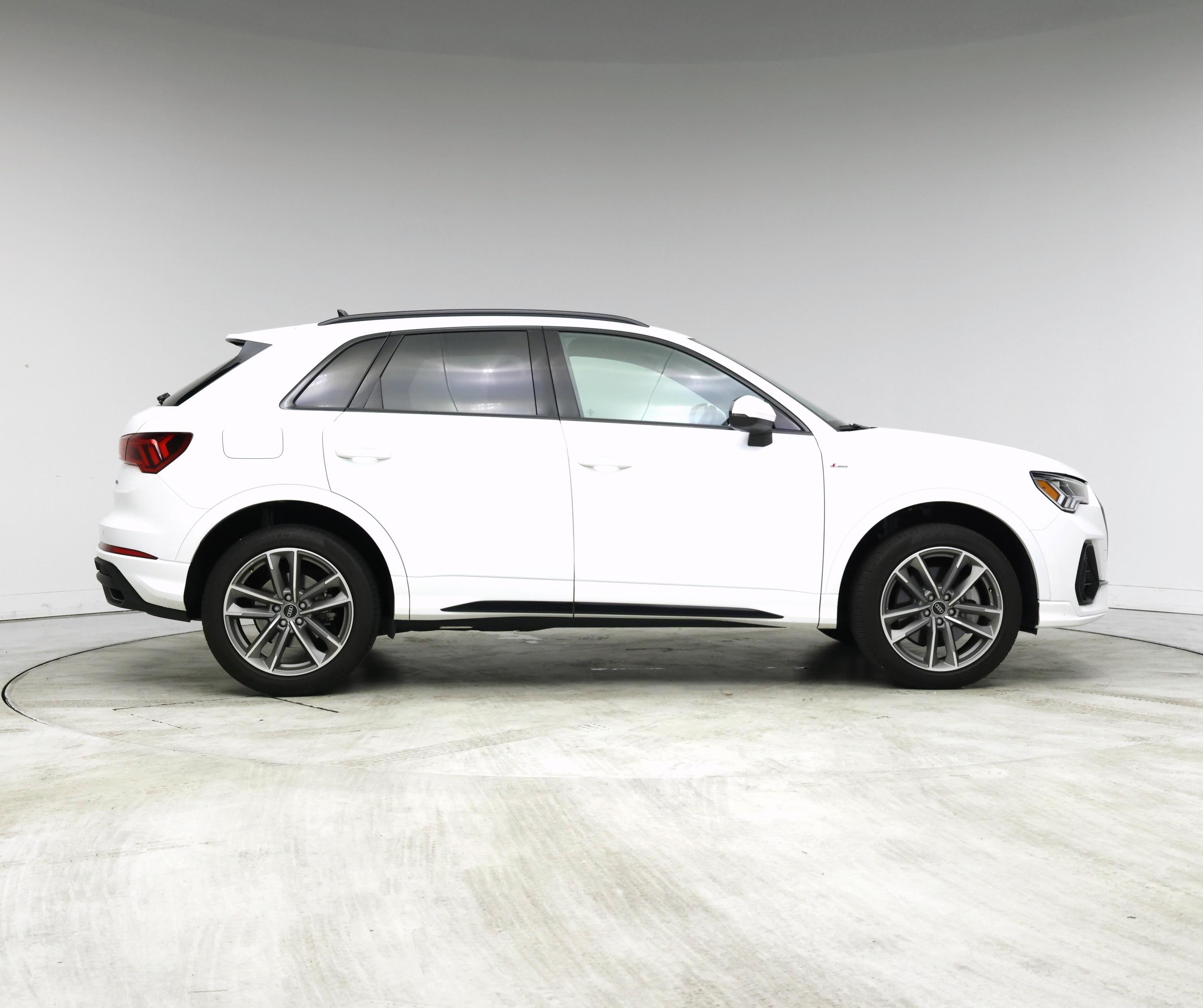 Thumbnail: 2023 Audi Q3 - 7