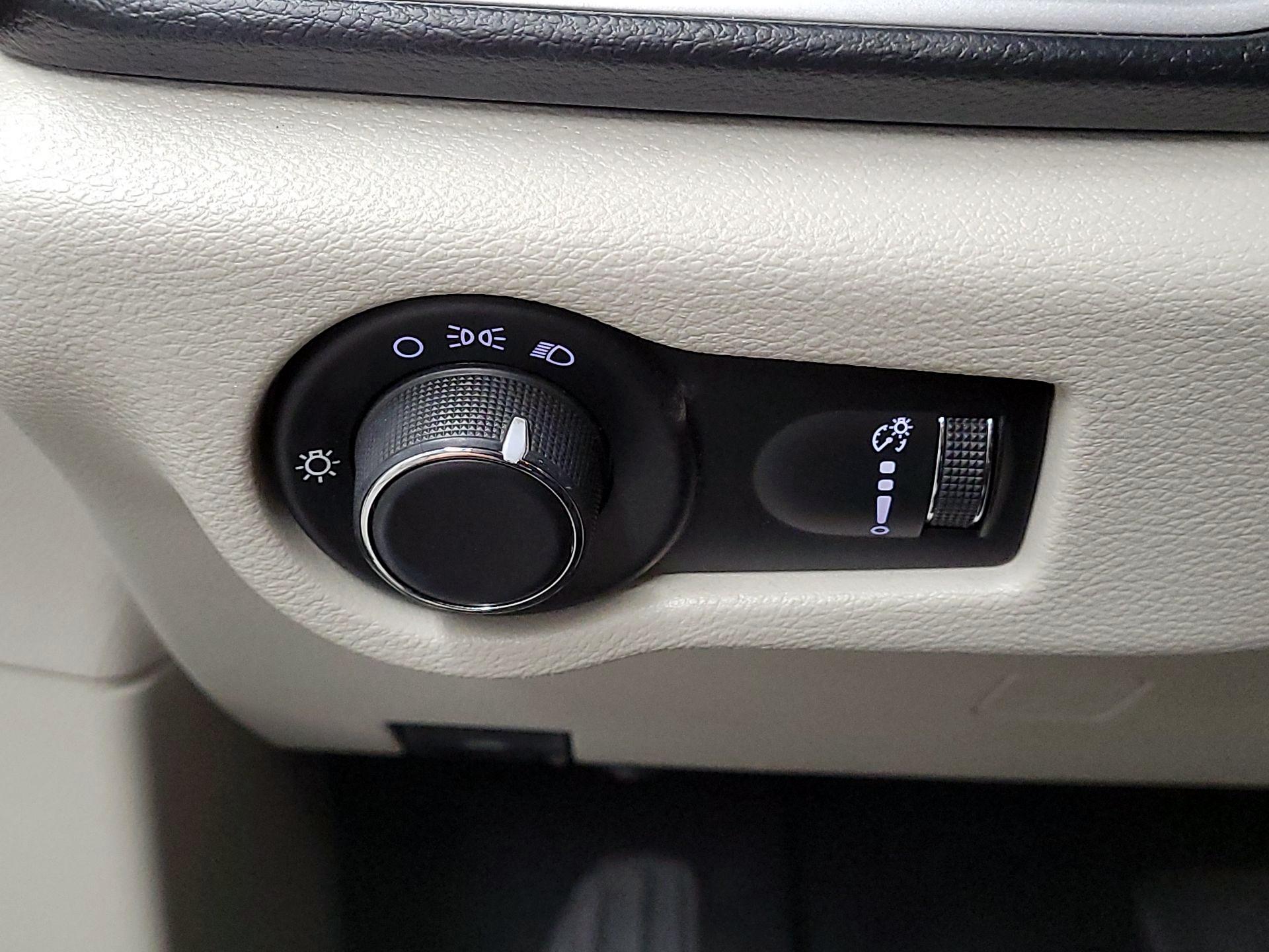 Thumbnail: 2018 Chrysler Pacifica - 13