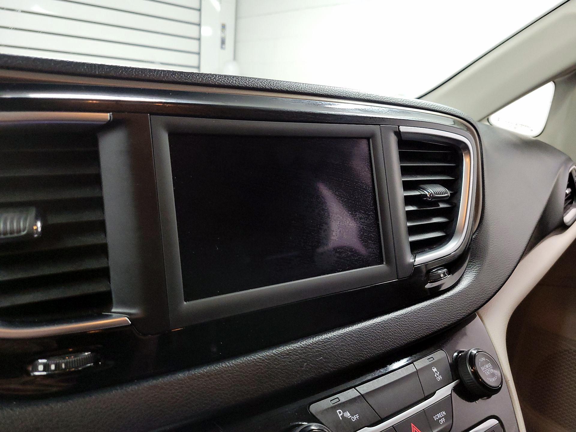 Thumbnail: 2018 Chrysler Pacifica - 14