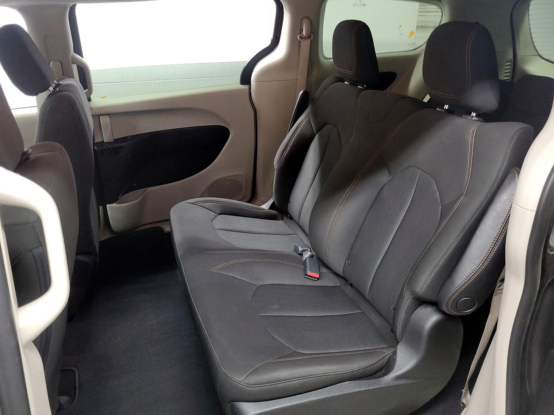 Thumbnail: 2018 Chrysler Pacifica - 17