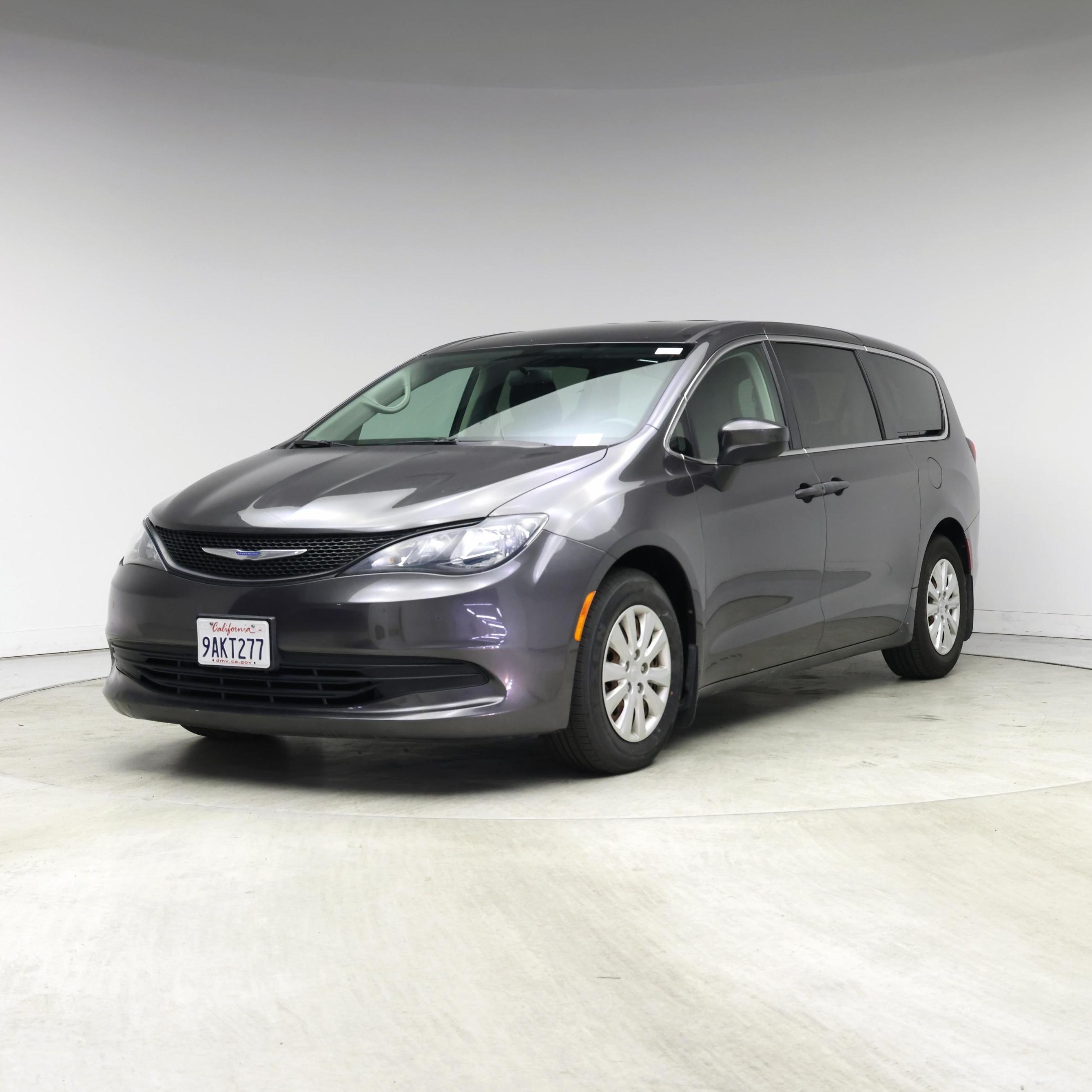 Thumbnail: 2018 Chrysler Pacifica - 4