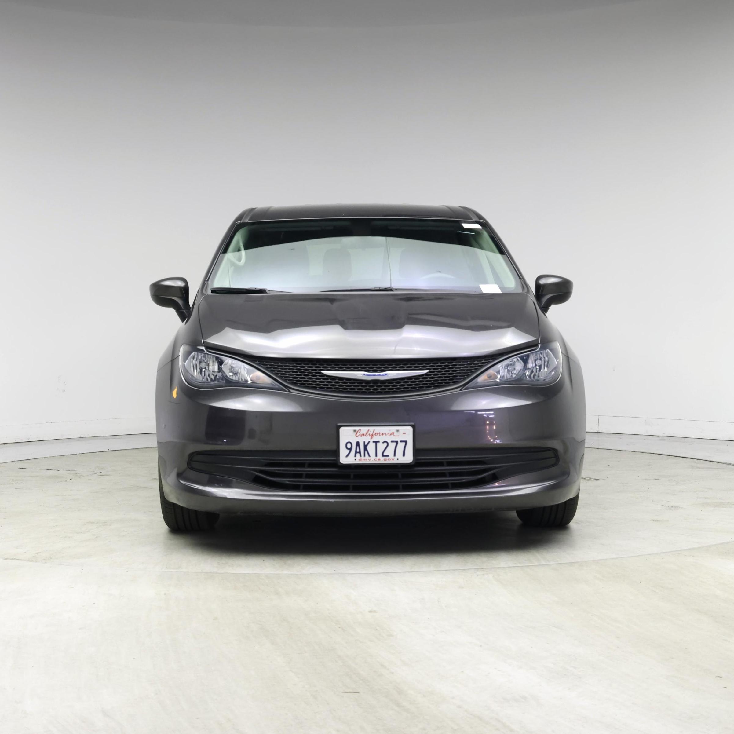 Thumbnail: 2018 Chrysler Pacifica - 5