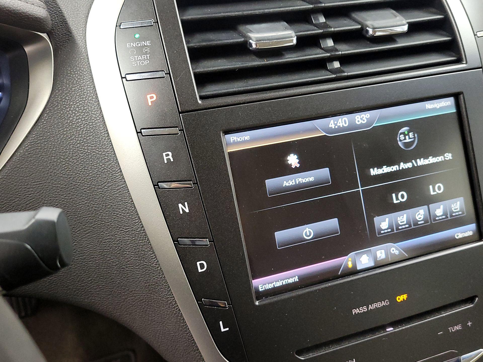 Thumbnail: 2015 Lincoln MKZ - 17
