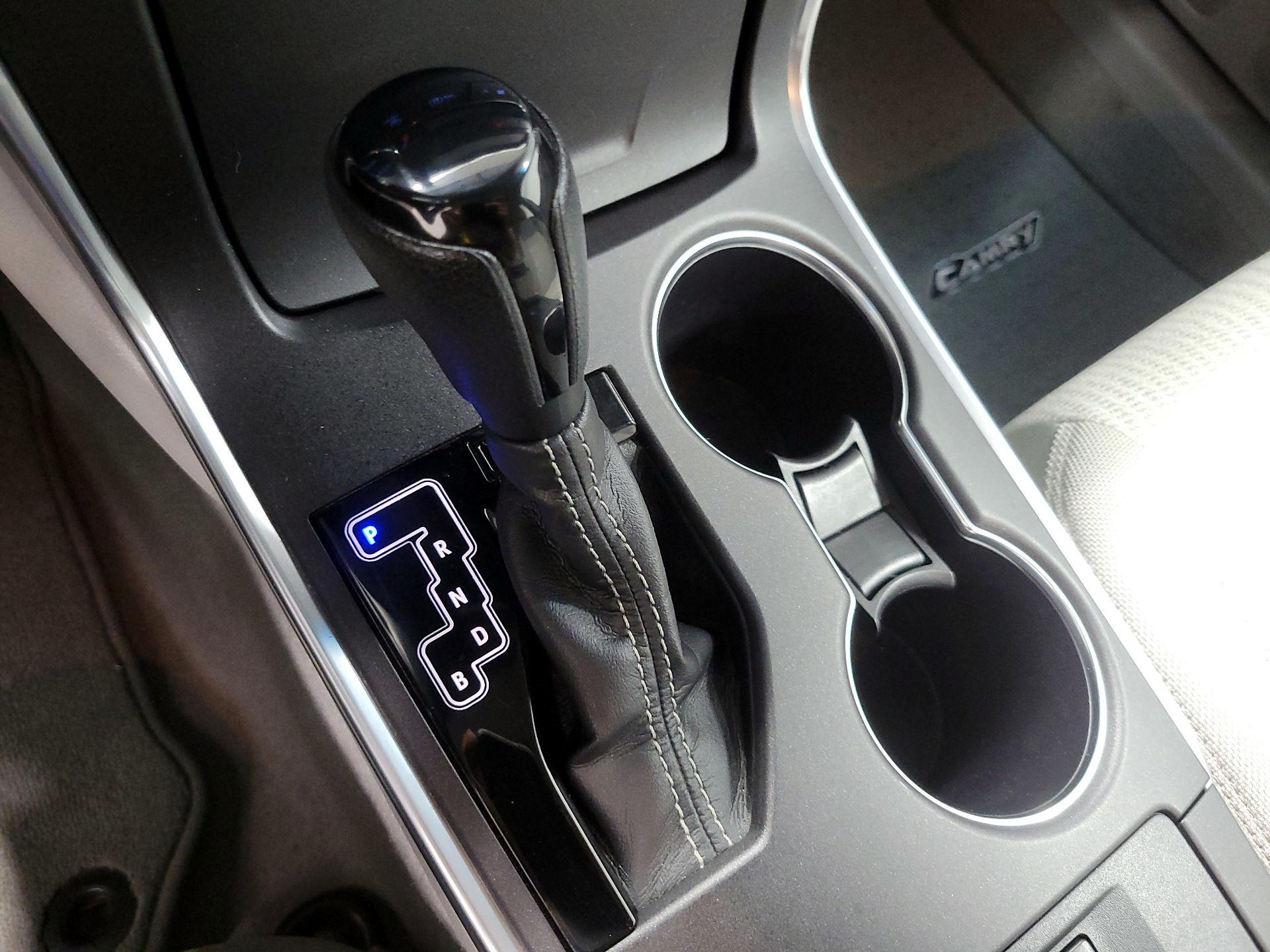 Thumbnail: 2015 Toyota Camry - 16