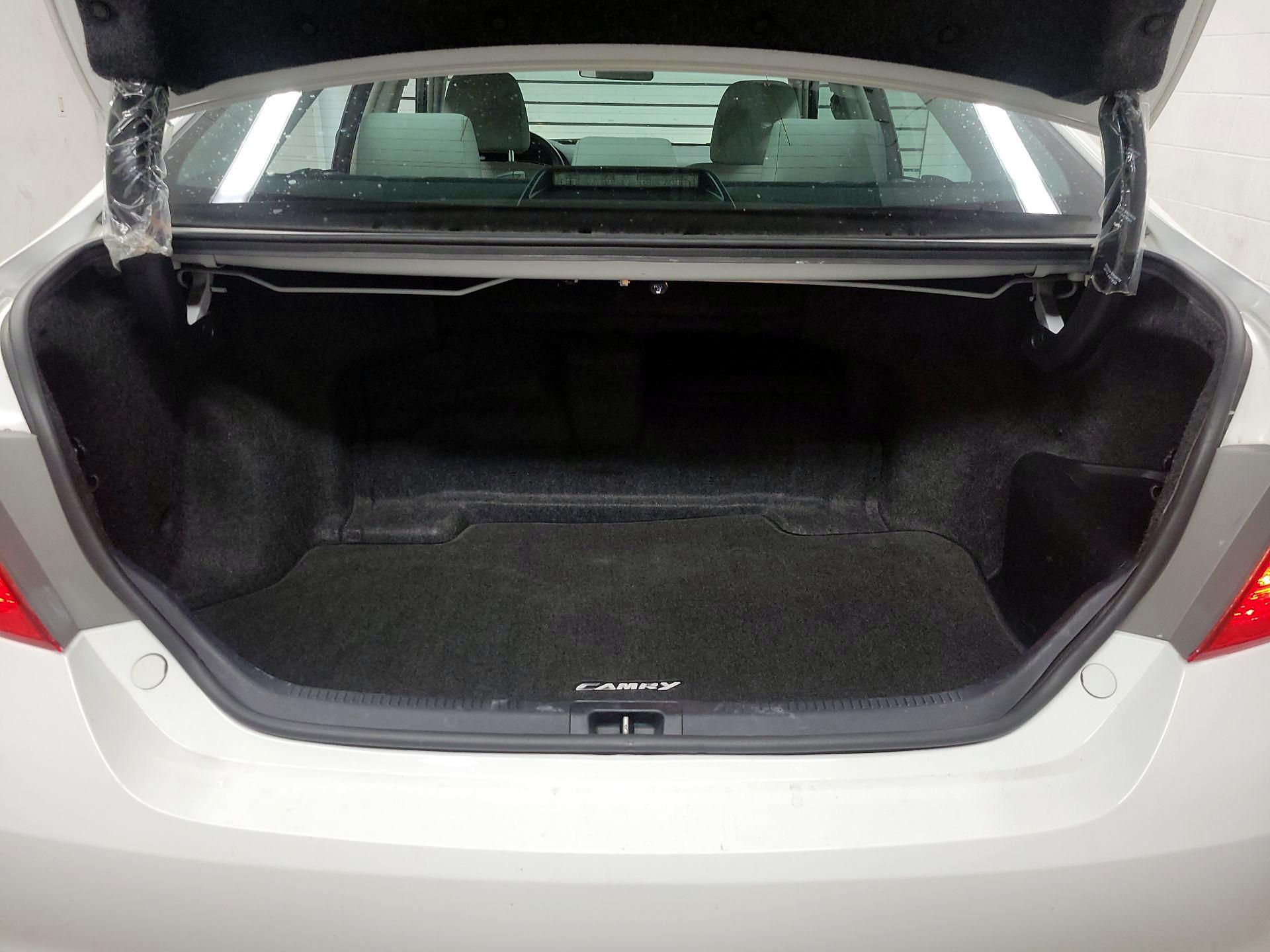 Thumbnail: 2015 Toyota Camry - 18