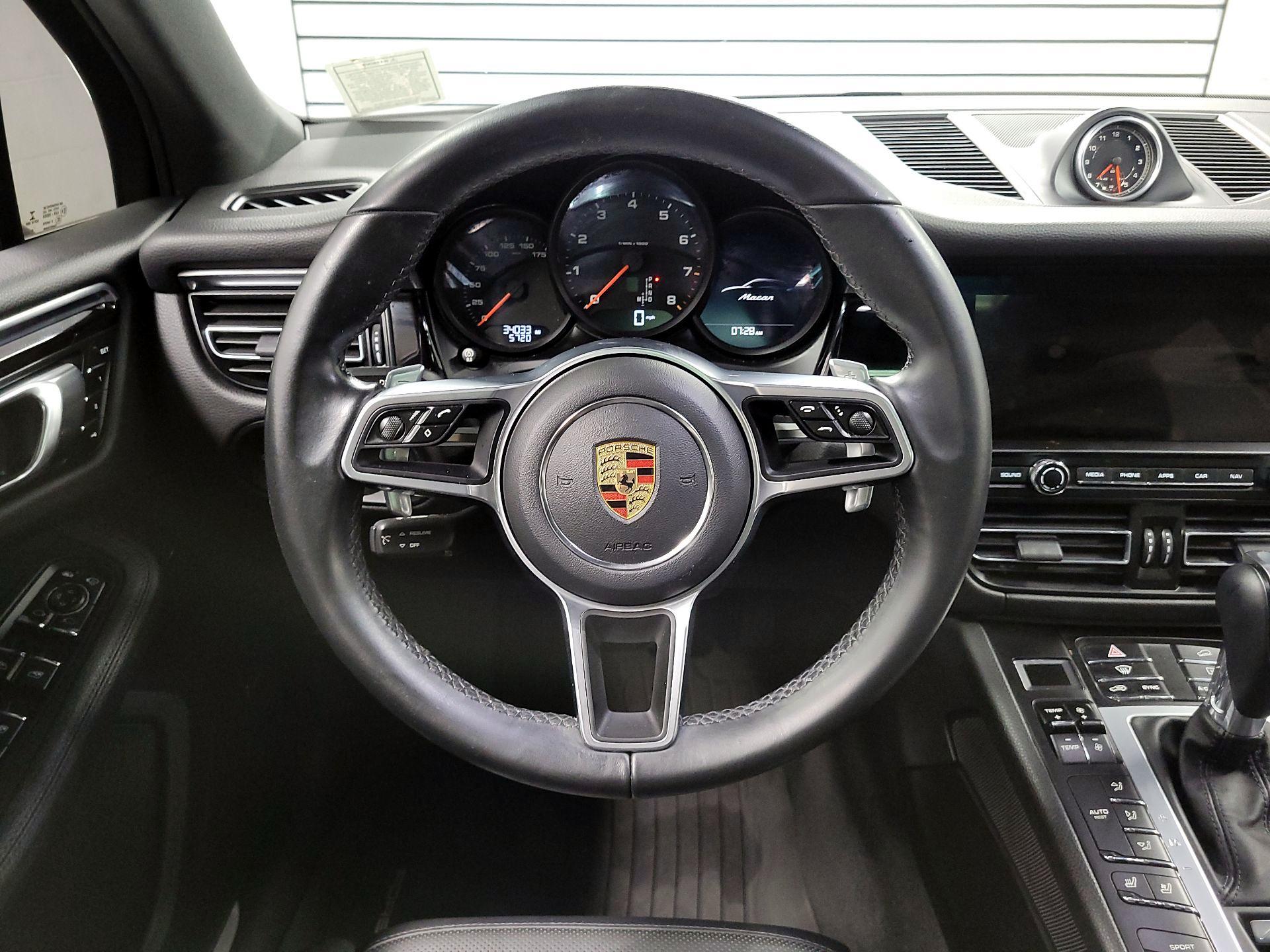Thumbnail: 2020 Porsche Macan - 10